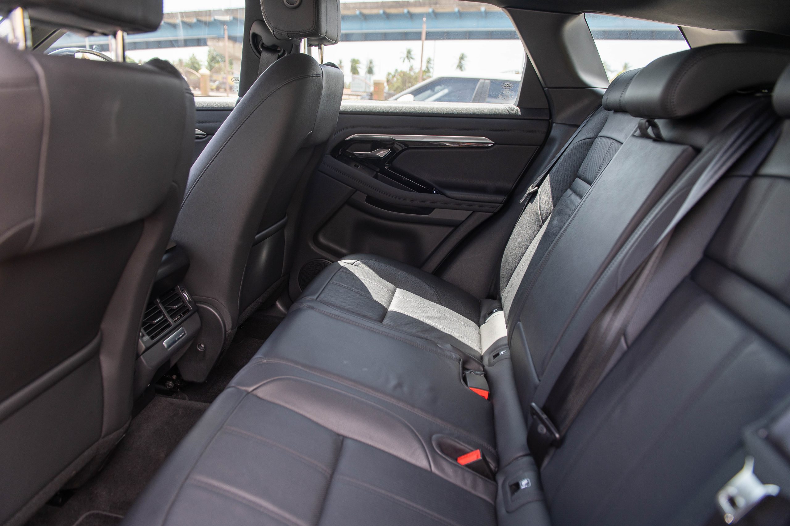 PEB 2021 RANGE ROVER EVOQUE R-DYNAMIC SE