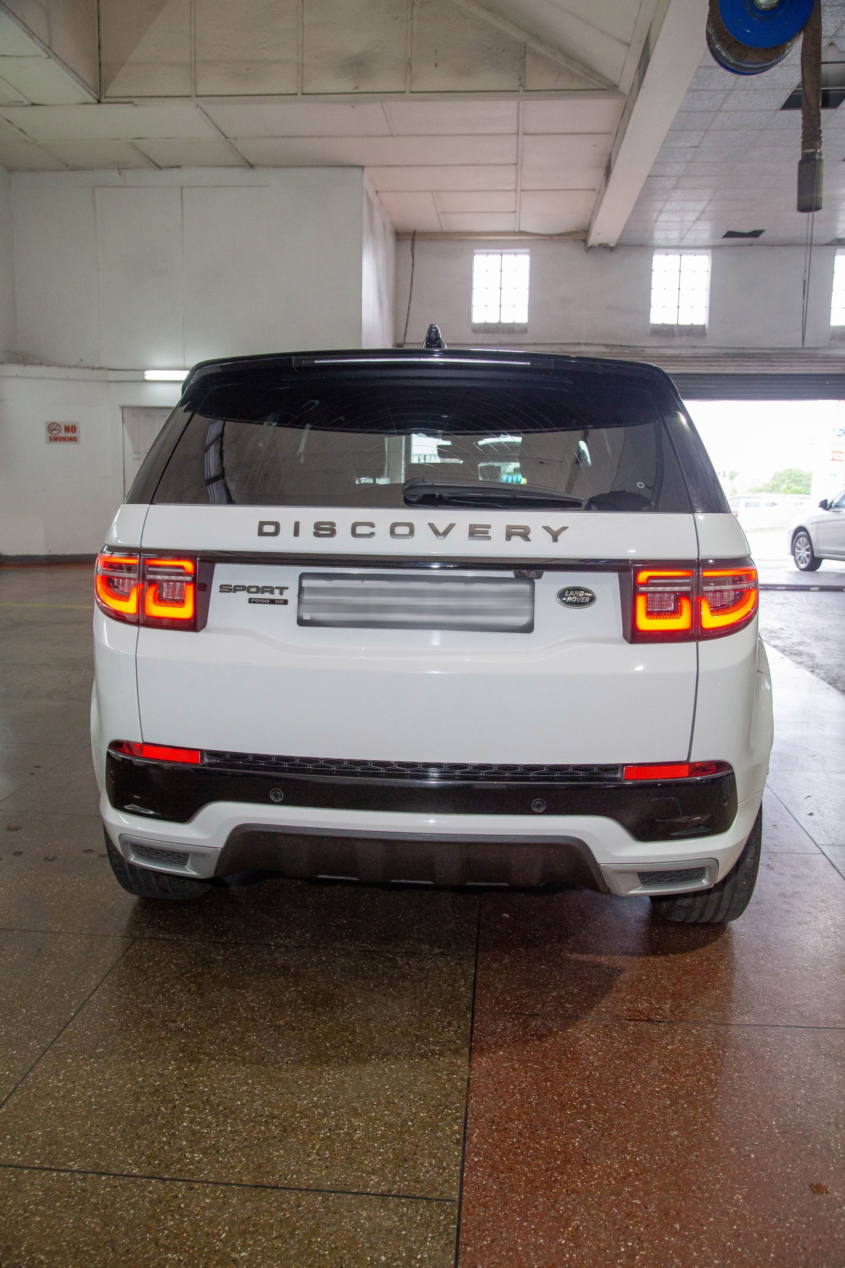 PEB White 2020 Land Rover DISCOVERY SPORT R-DYNAMIC SE
