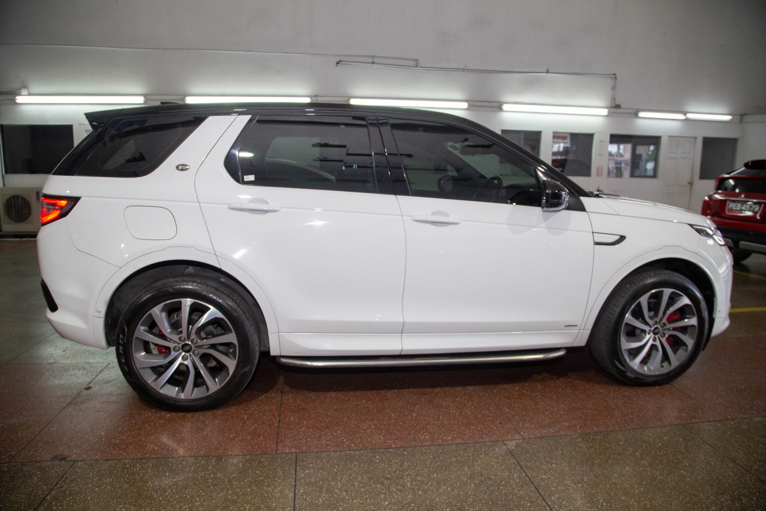 PEB White 2020 Land Rover DISCOVERY SPORT R-DYNAMIC SE