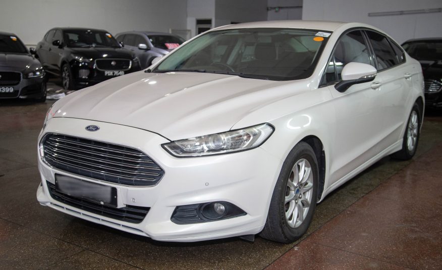 PDX White 2016 Ford Fusion