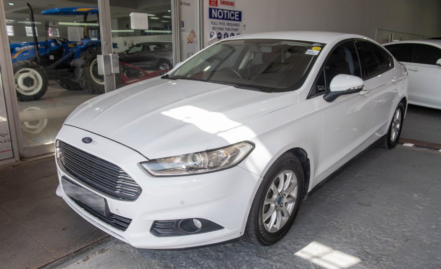 PDW FROZEN WHITE 2016 FORD FUSION