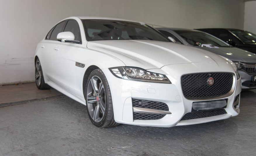 PDL 2016 WHITE JAGUAR XF R-SPORT