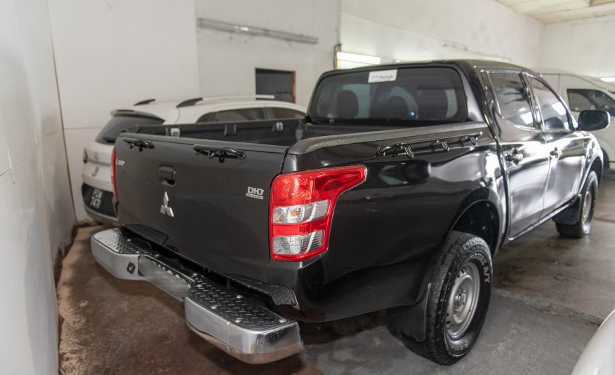 TDW JET BLACK MICA 2019 MITSUBISHI L200