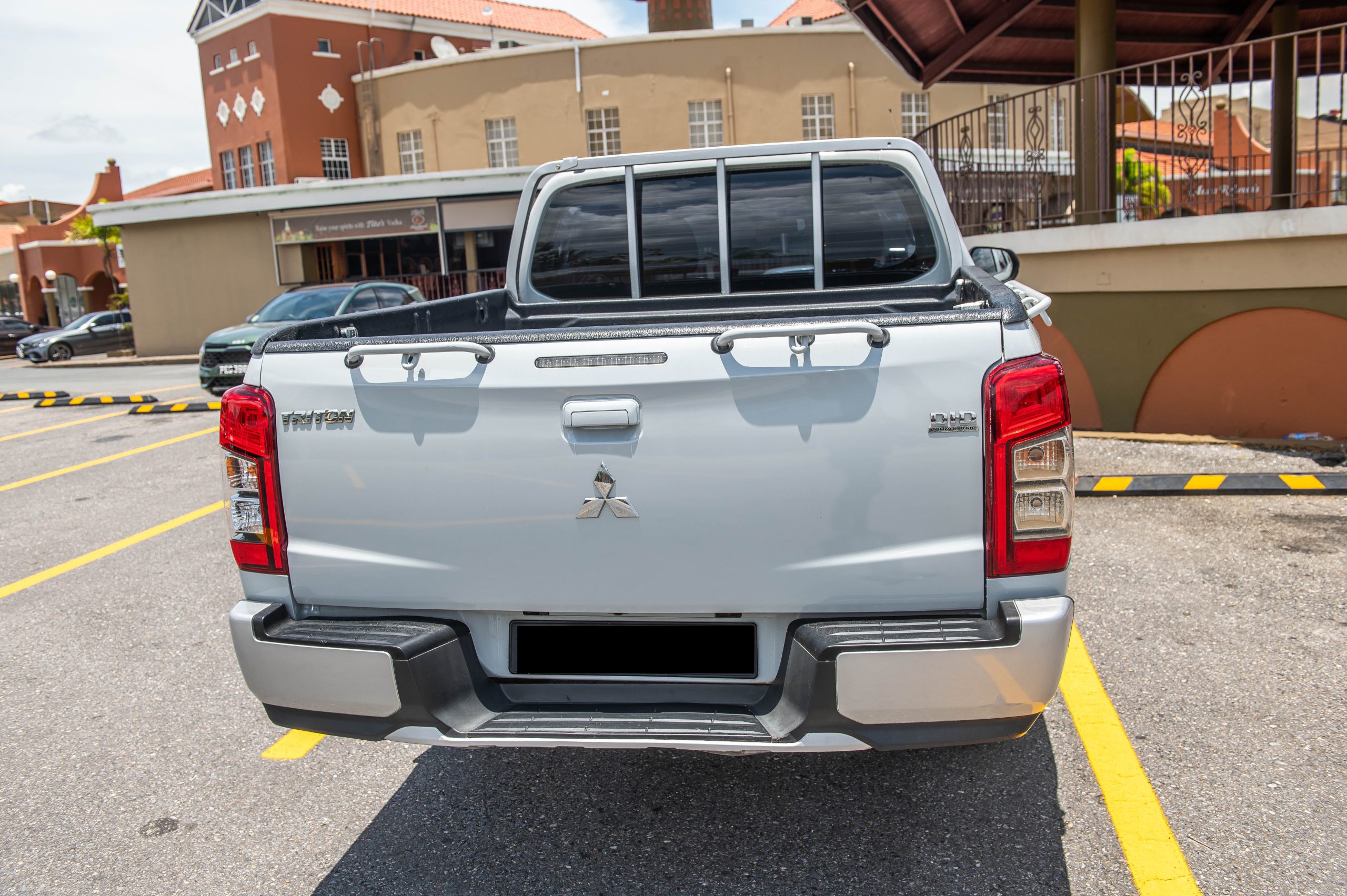 TDY 2020 White Mitsubishi L200