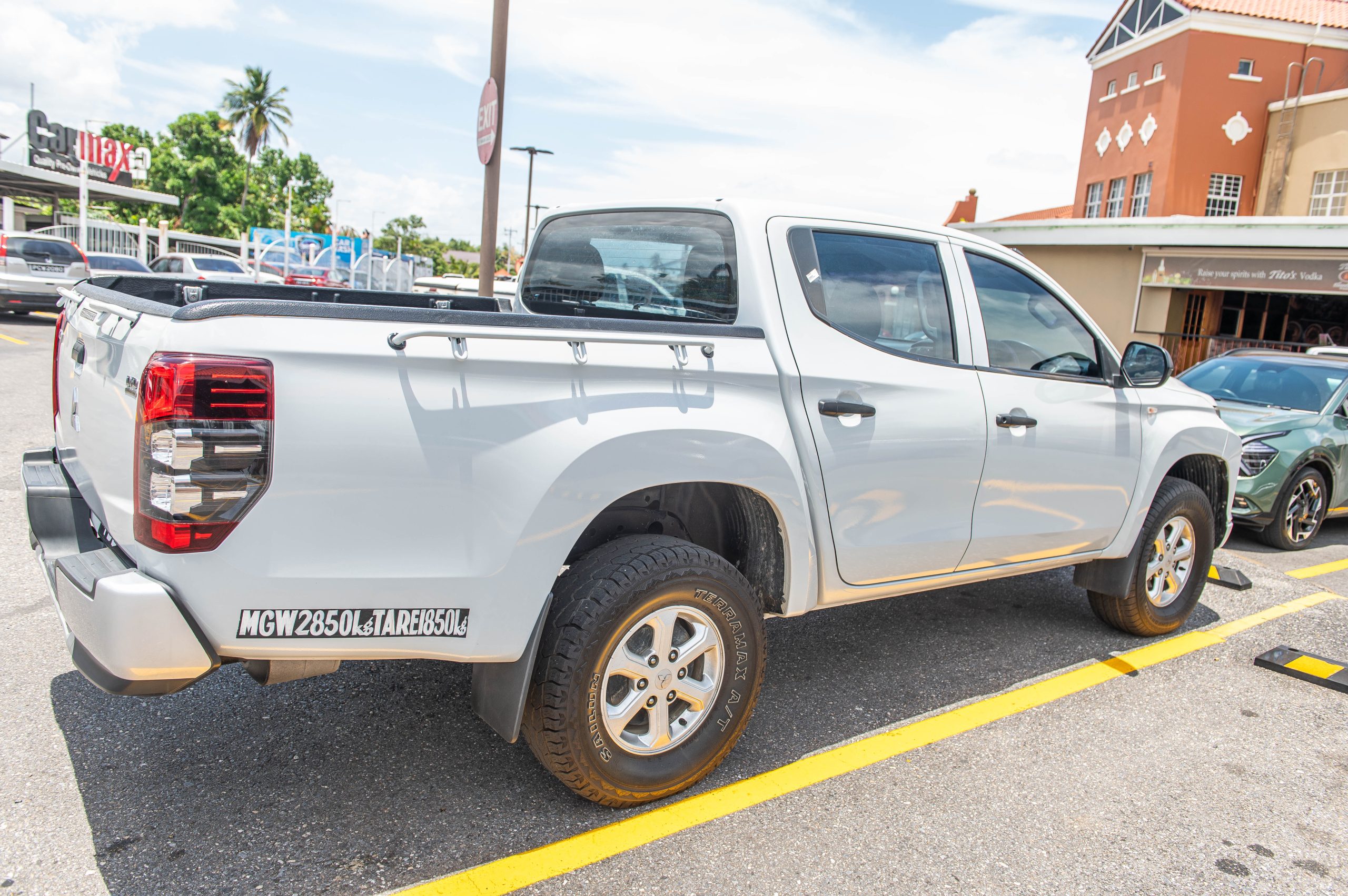TDZ 2020 White Mitsubishi L200