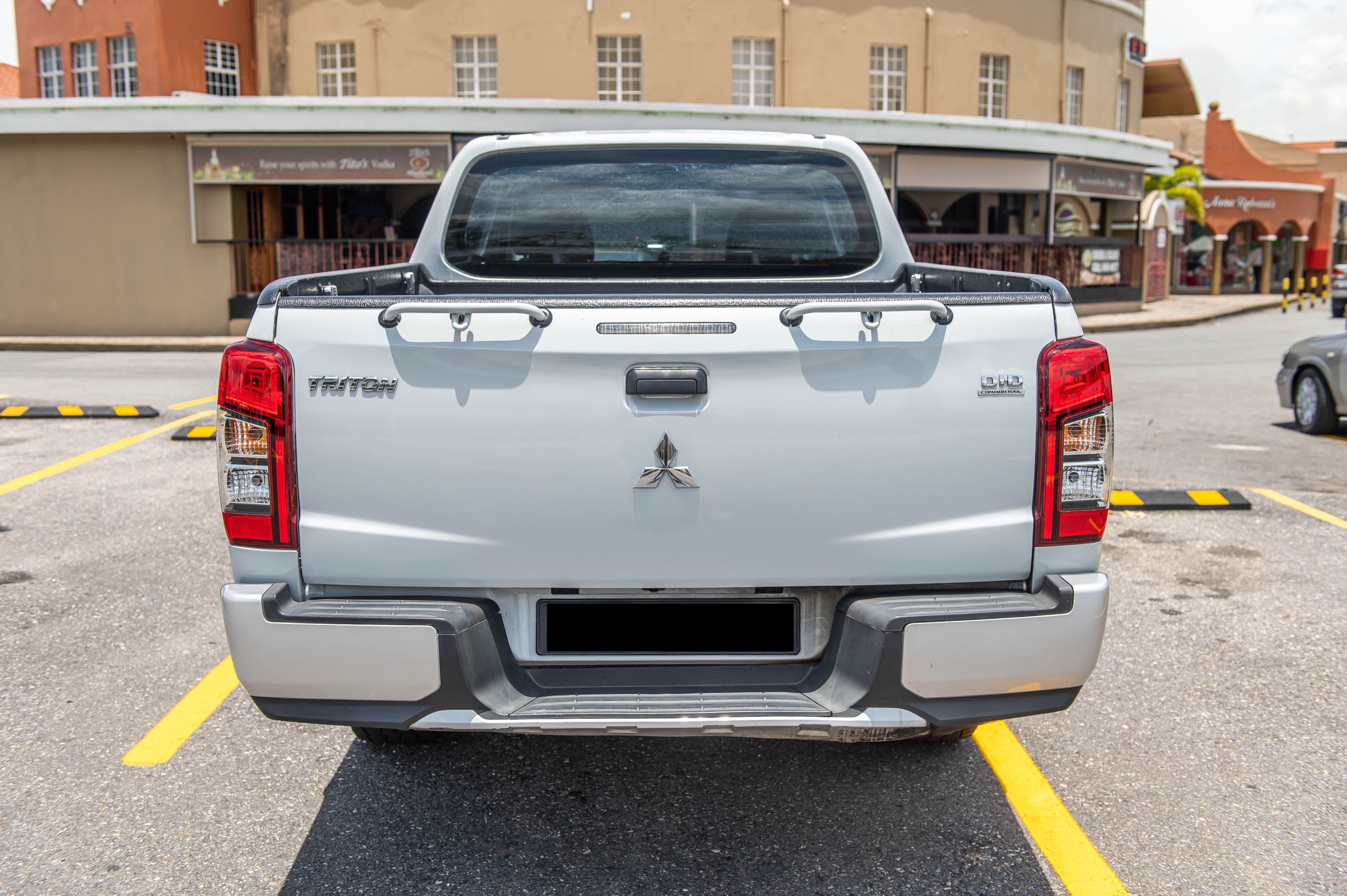 TDZ 2020 White Mitsubishi L200