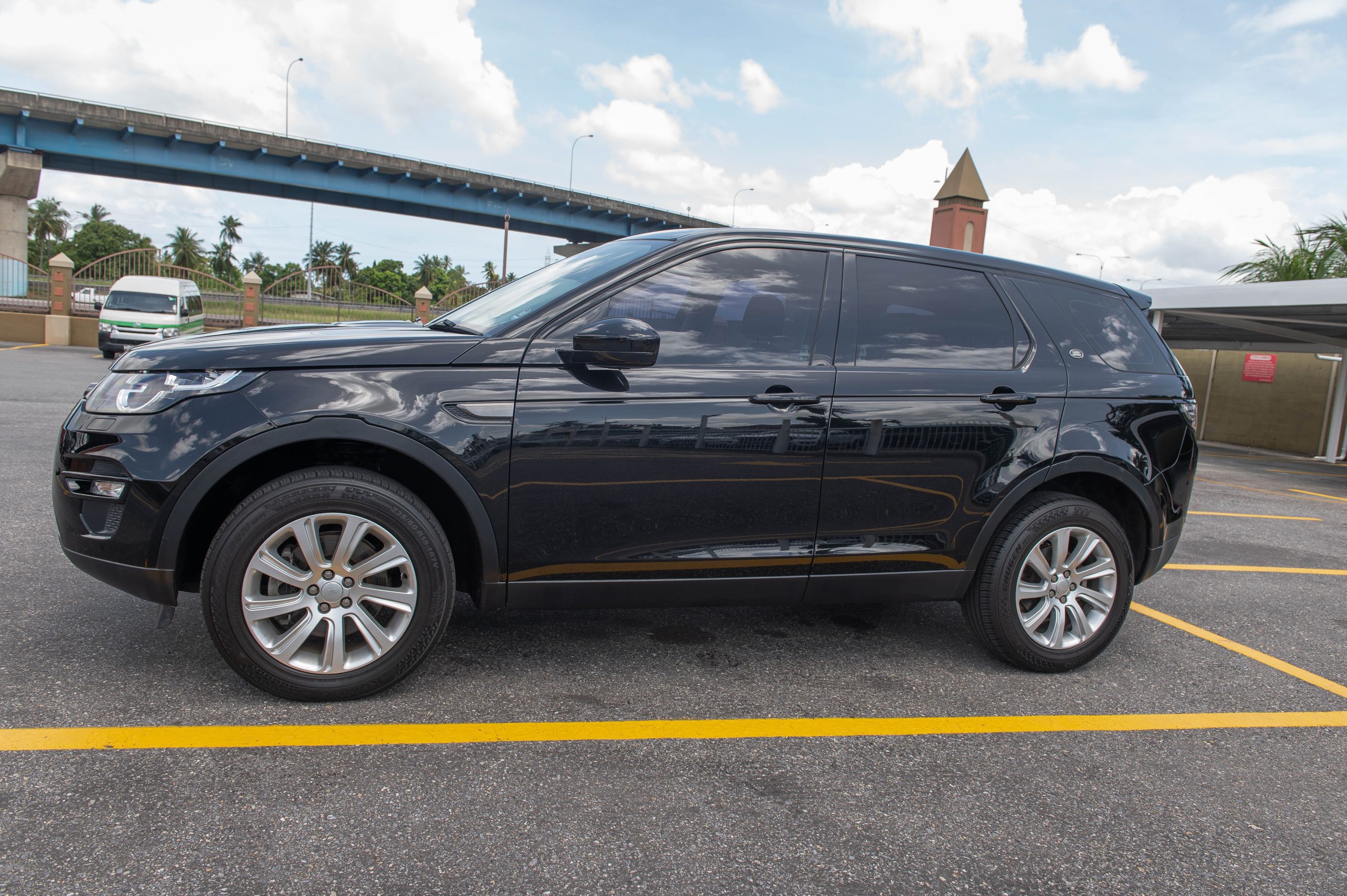 PDM 2016 Black Ford Discovery Sport SE