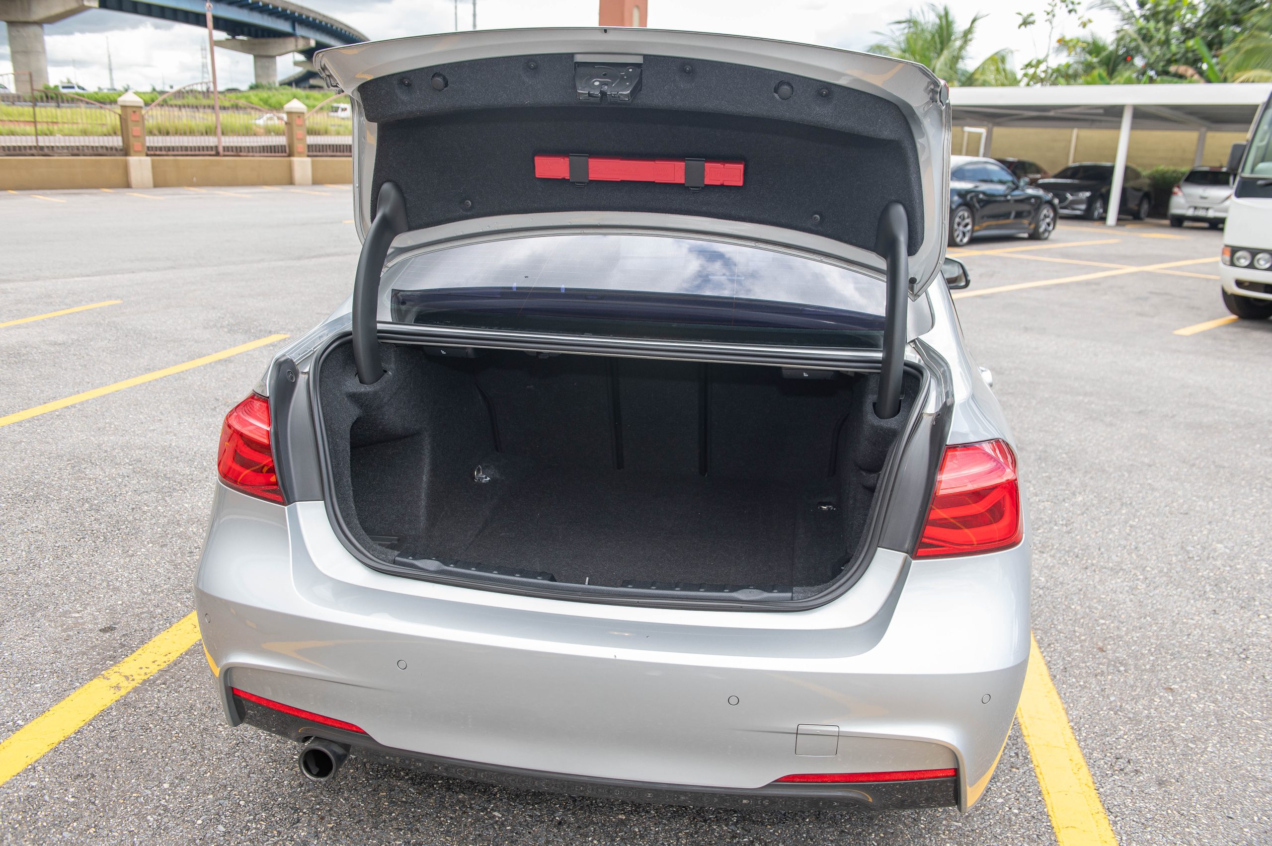 PDW 2018 Silver BMW 318i