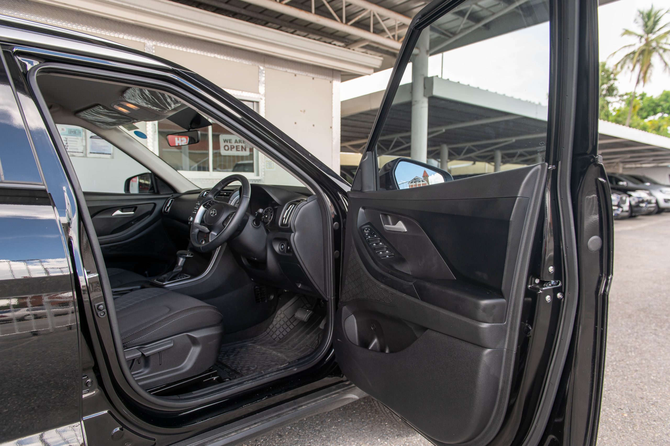 PEG 2024 Black Hyundai Creta