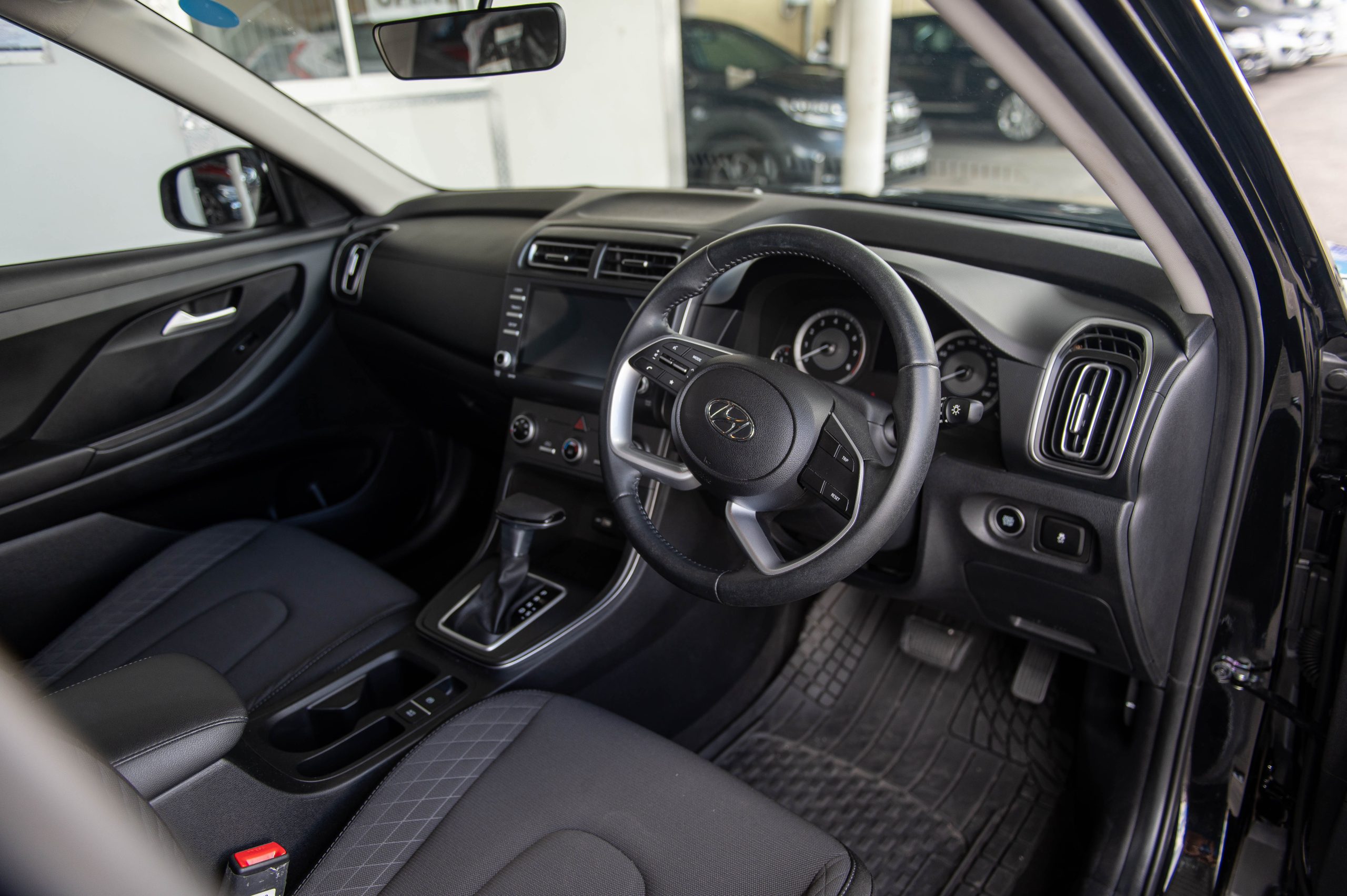 PEG 2024 Black Hyundai Creta