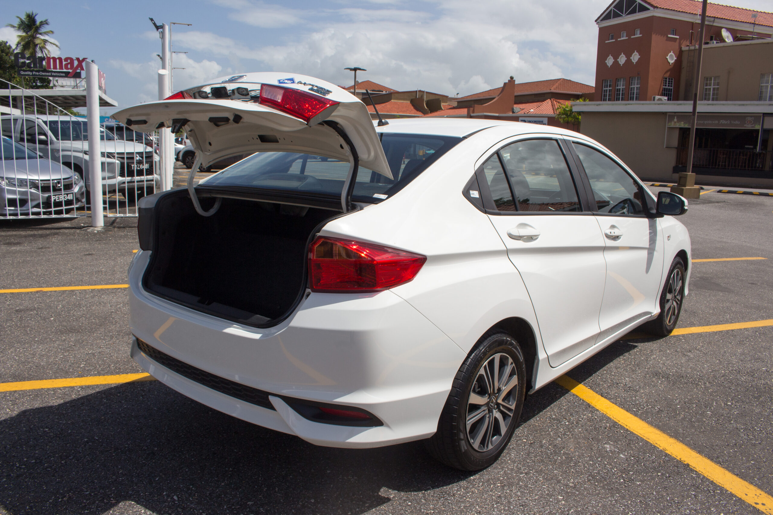 PEC 2020 White Honda City CNG