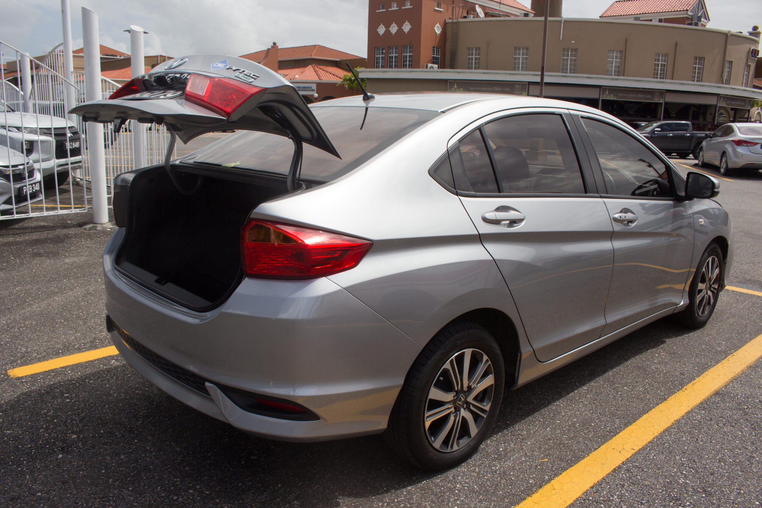PEB 2021 Lunar Silver Honda City CNG