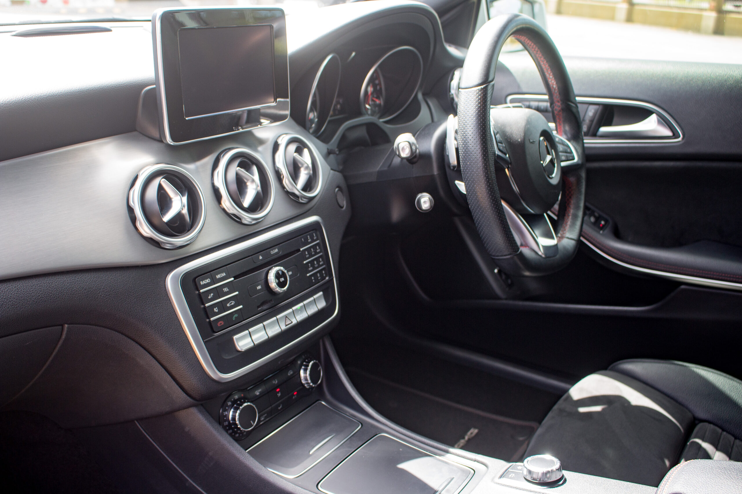 PDZ 2019 Silver Mercedes Benz GLA 200