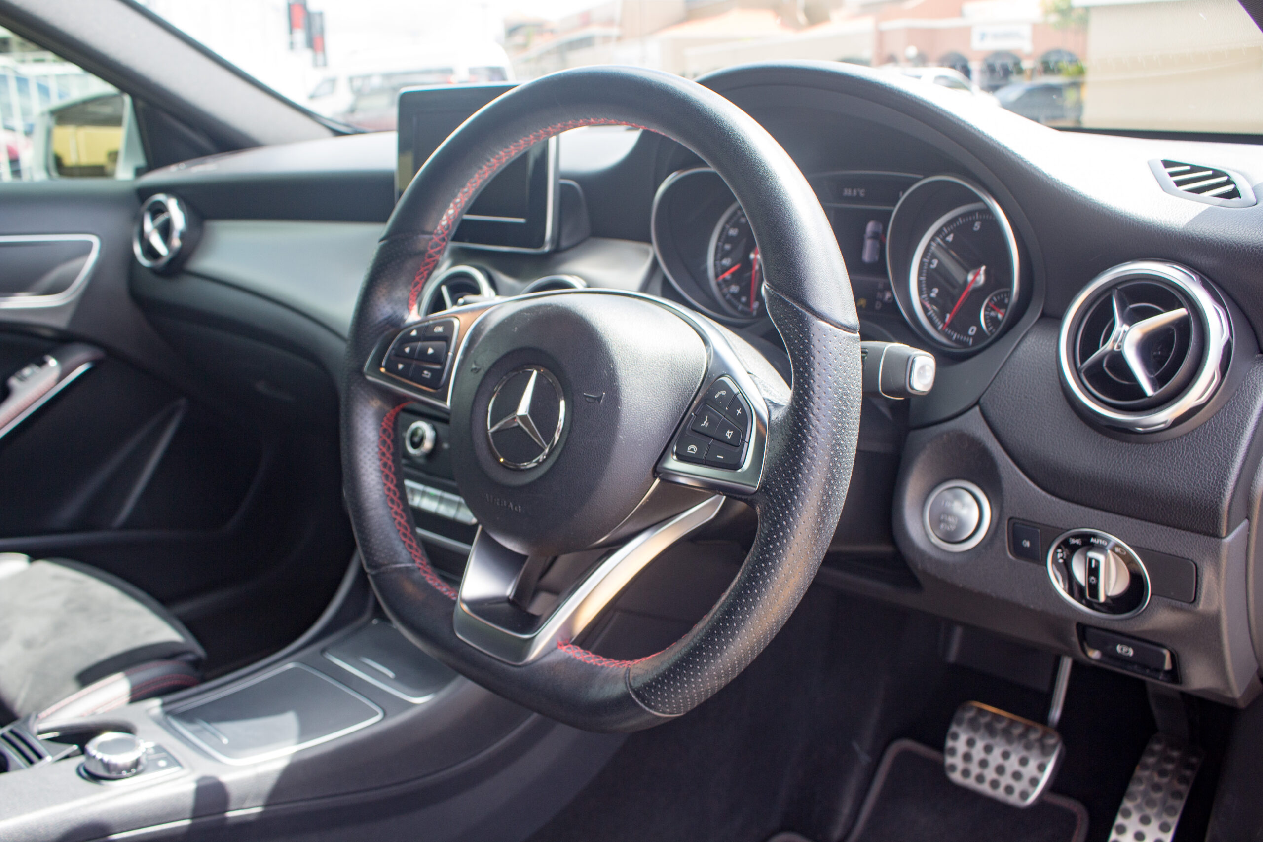 PDZ 2019 Silver Mercedes Benz GLA 200