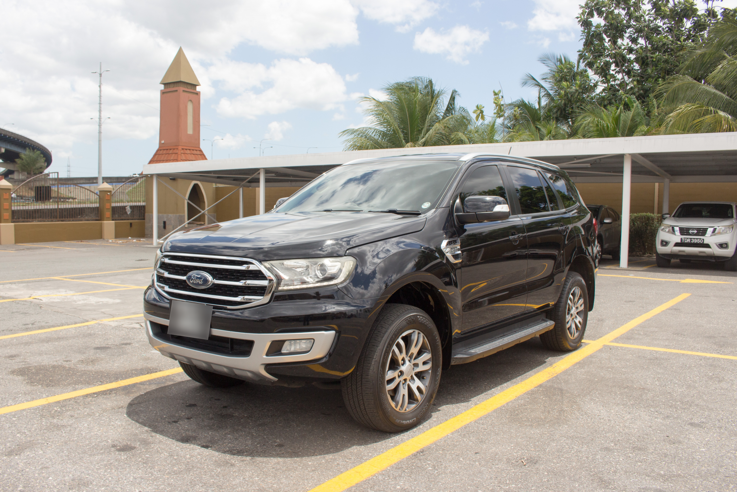 PEC 2019 Black Ford Everest