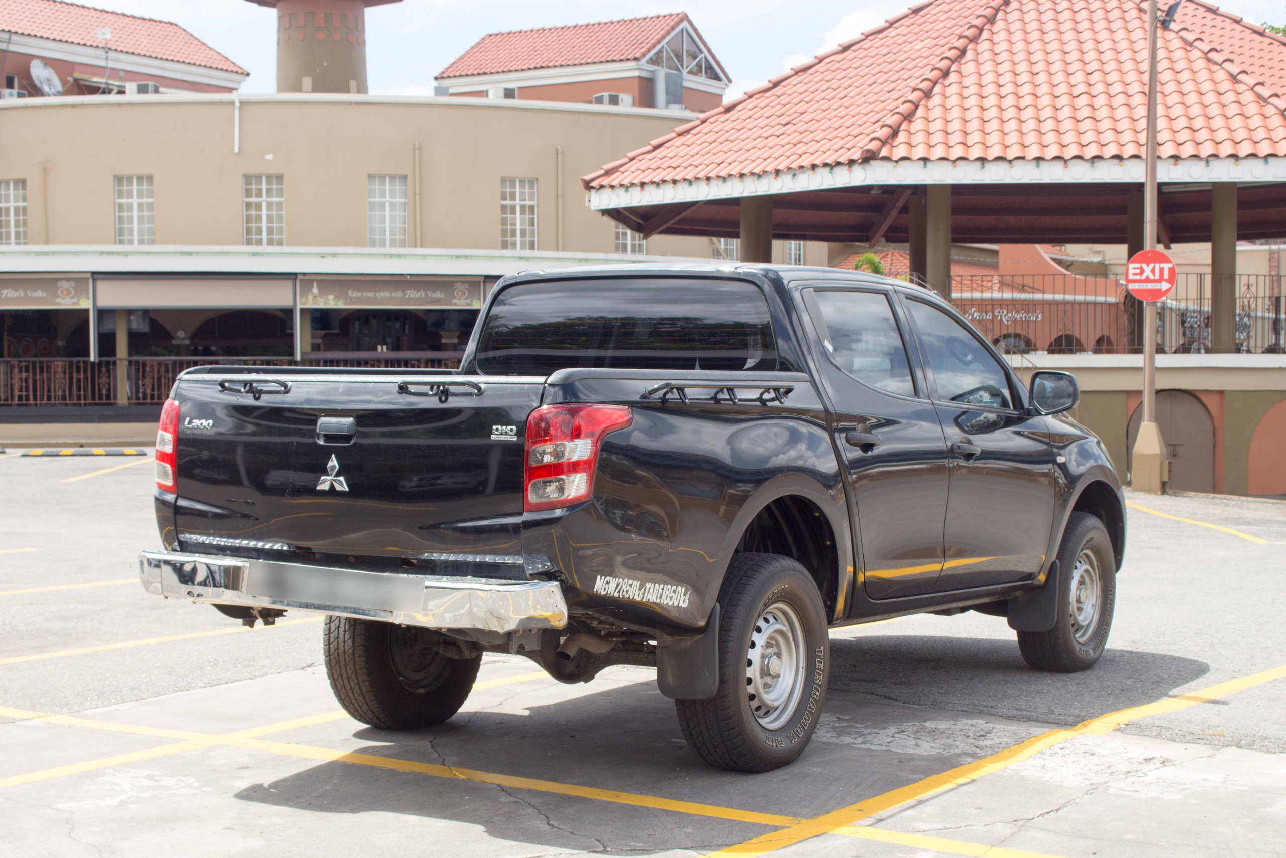 TDX 2019 Black Mitsubishi L200