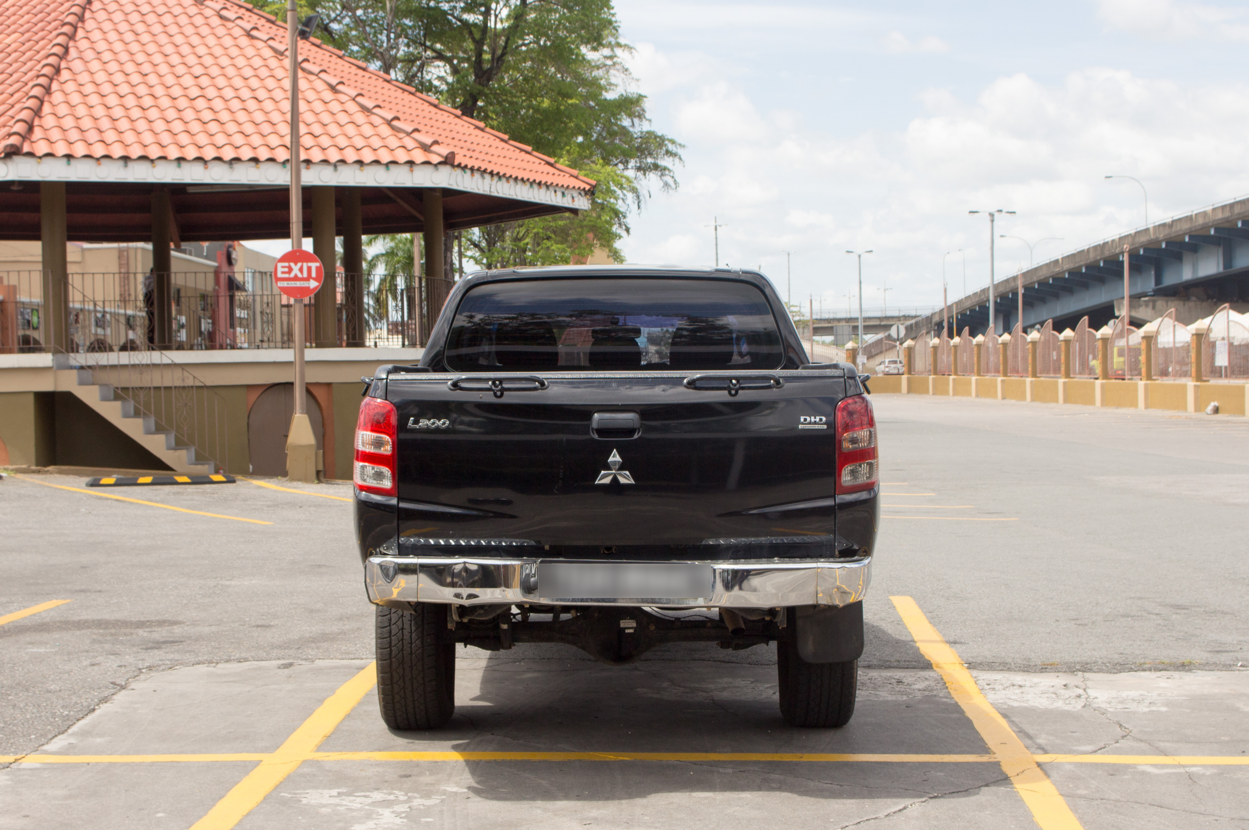 TDX 2019 Black Mitsubishi L200