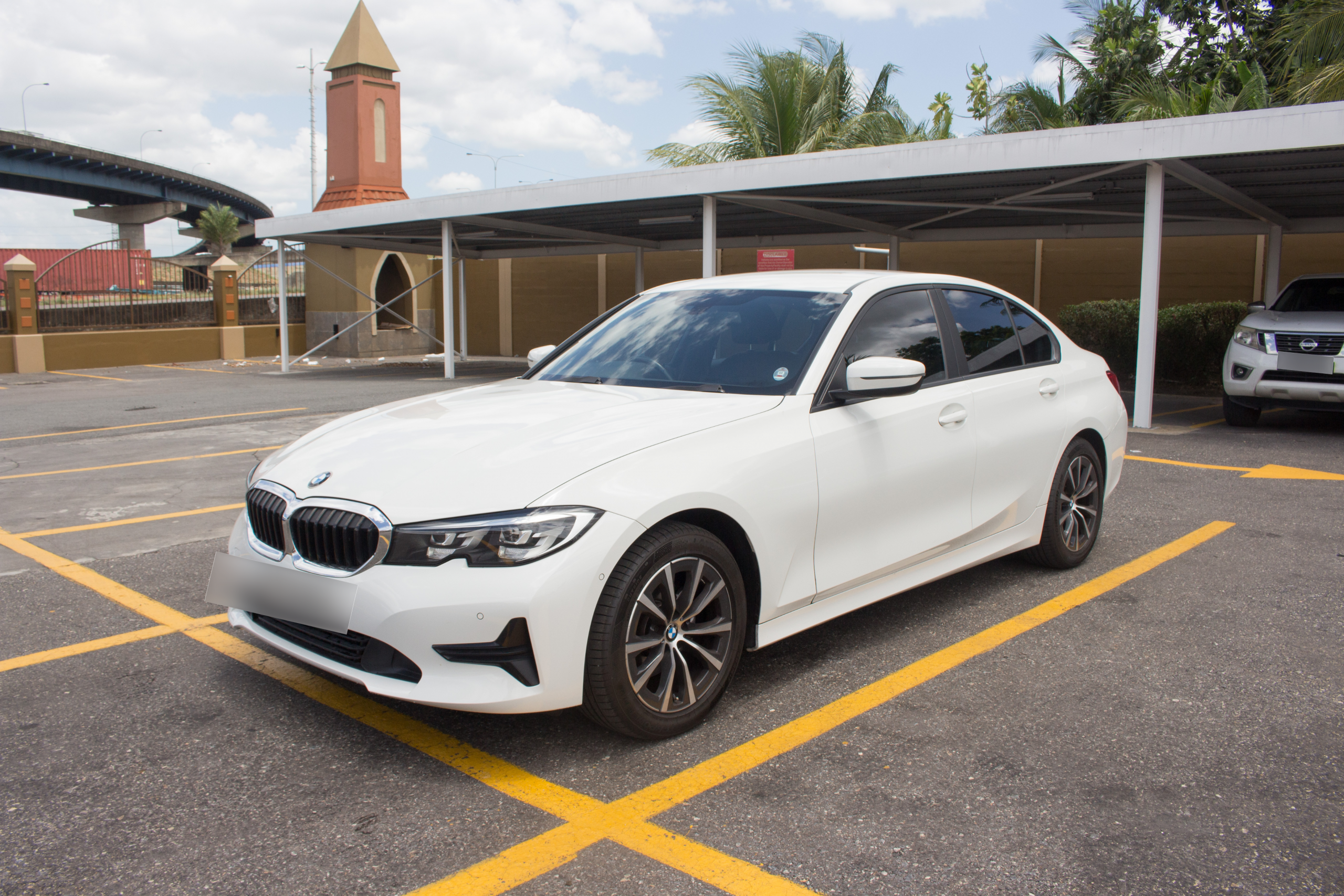 PEA 2020 White BMW 320i