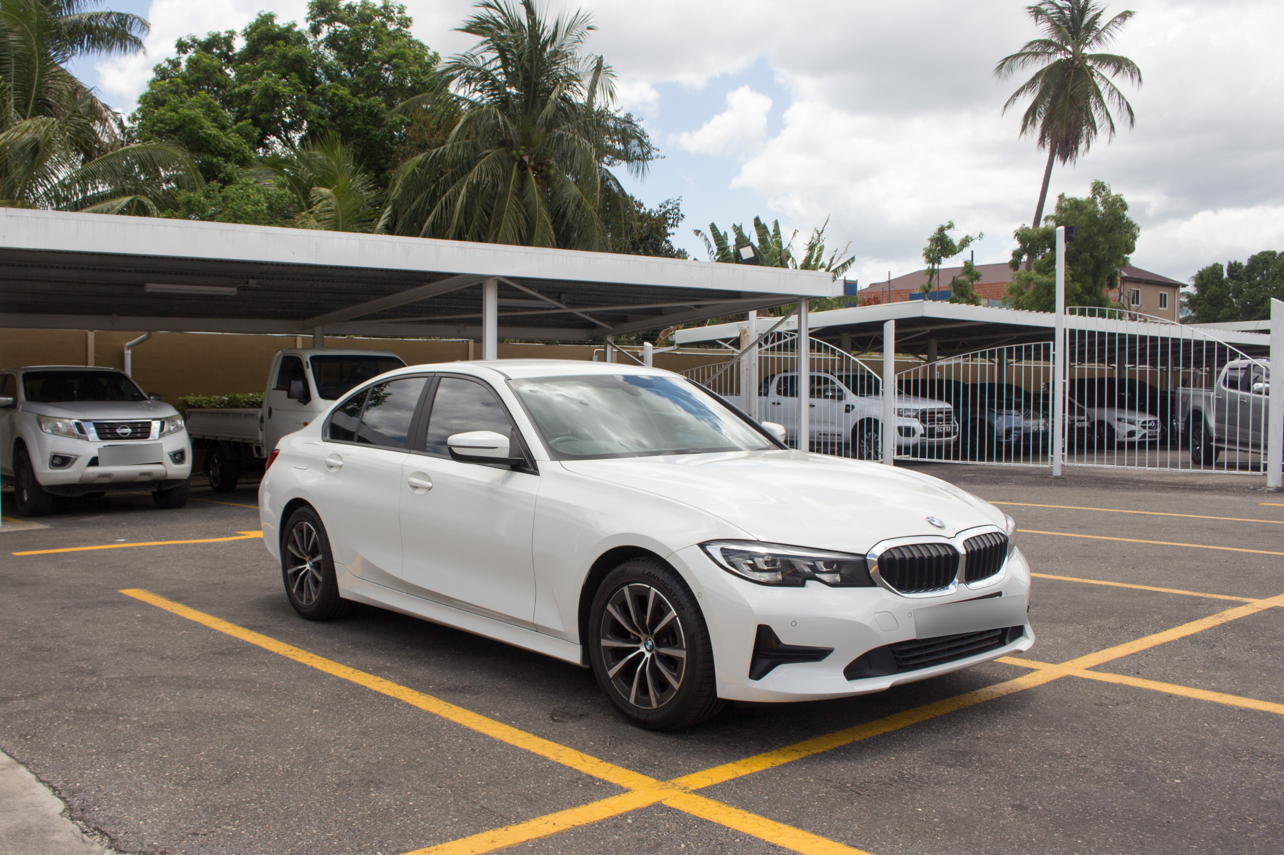 PEA 2020 White BMW 320i