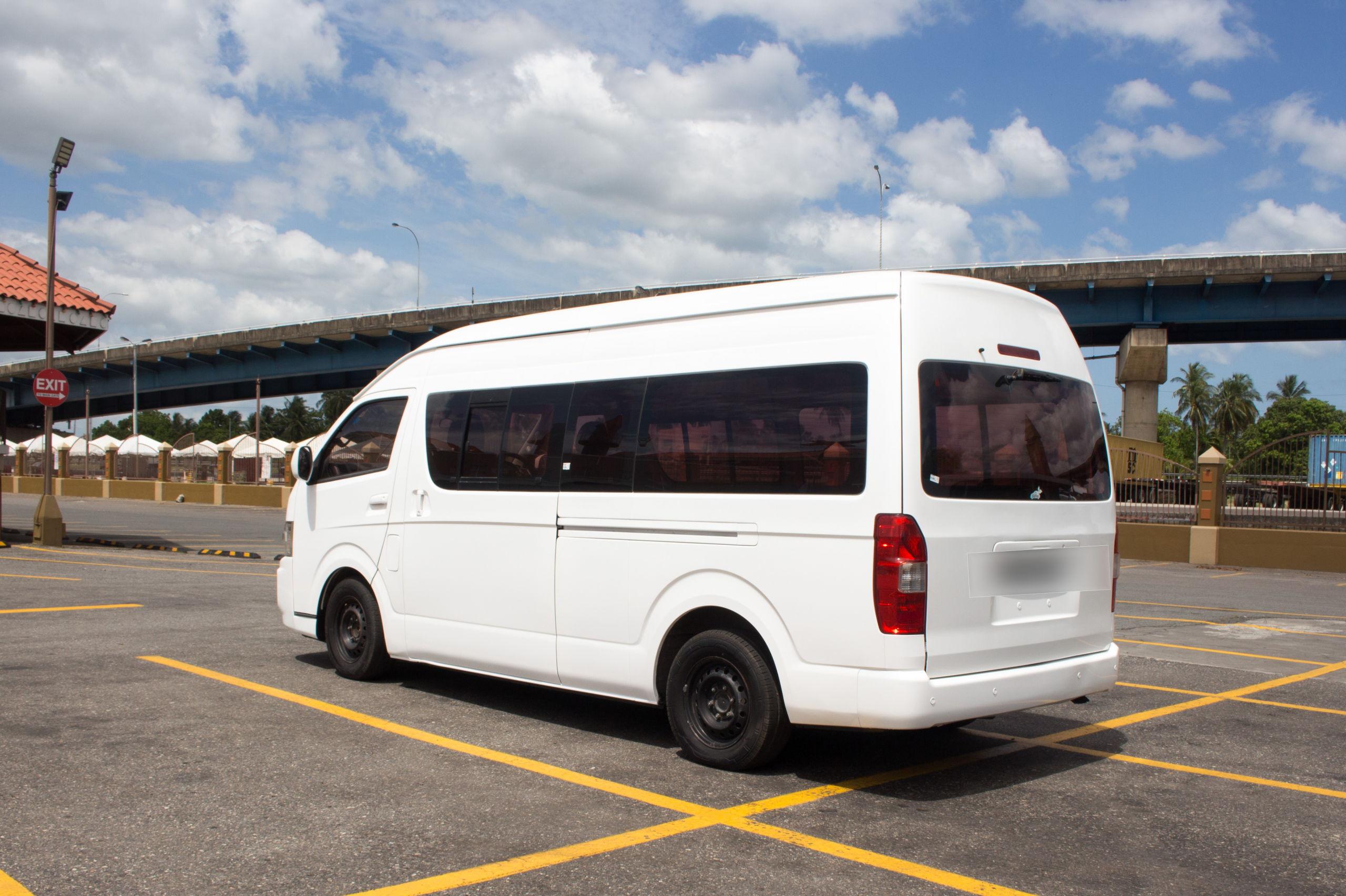 TED 2019 White Jinbei Panel Van