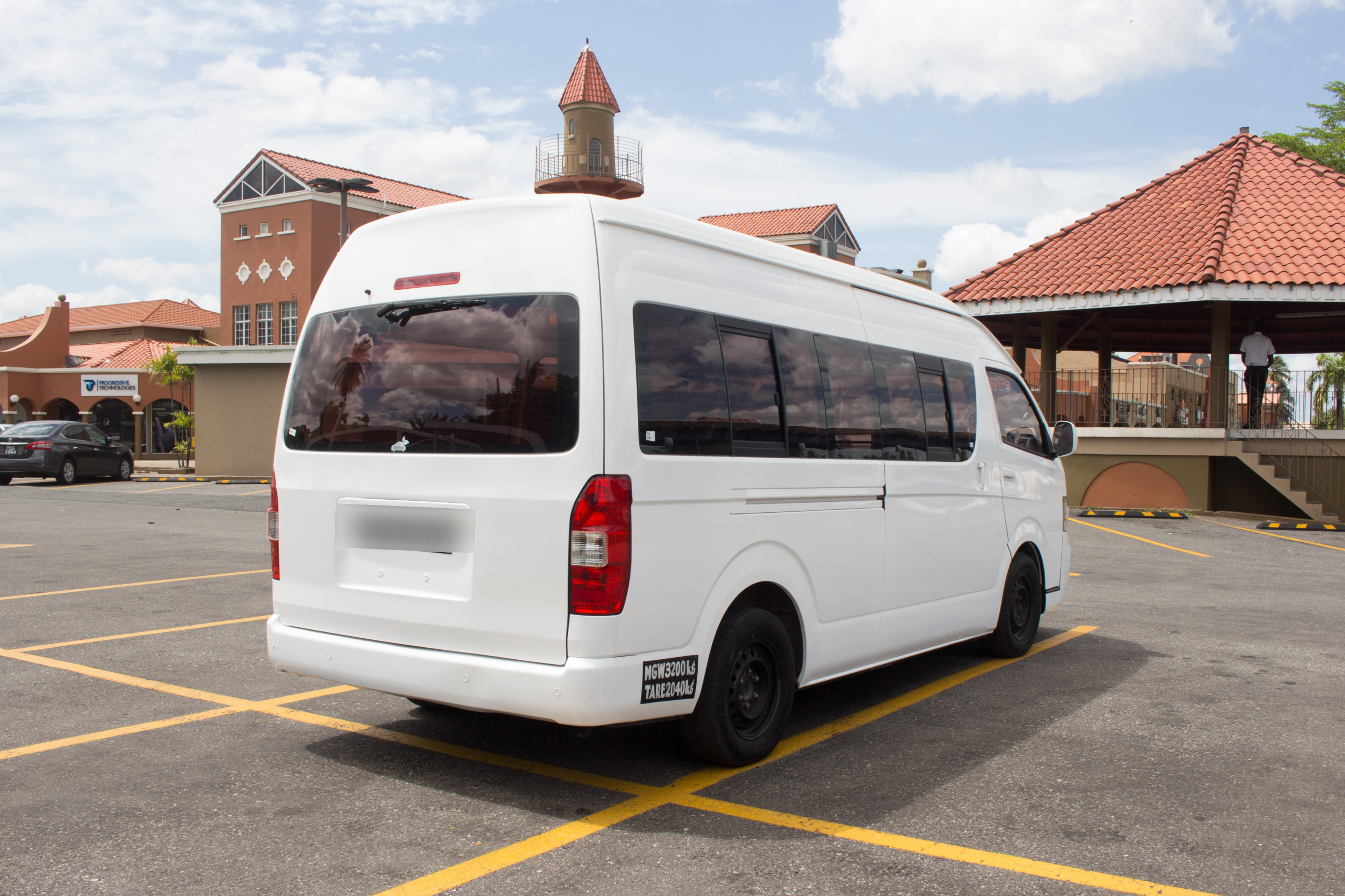 TED 2019 White Jinbei Panel Van