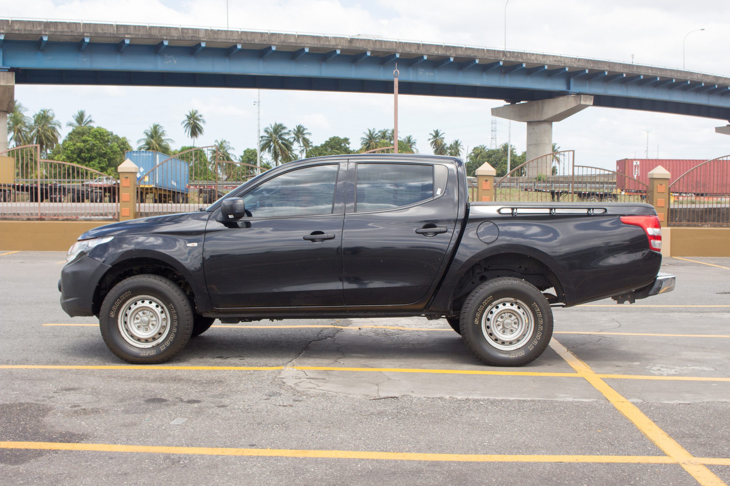 TDX 2019 Black Mitsubishi L200