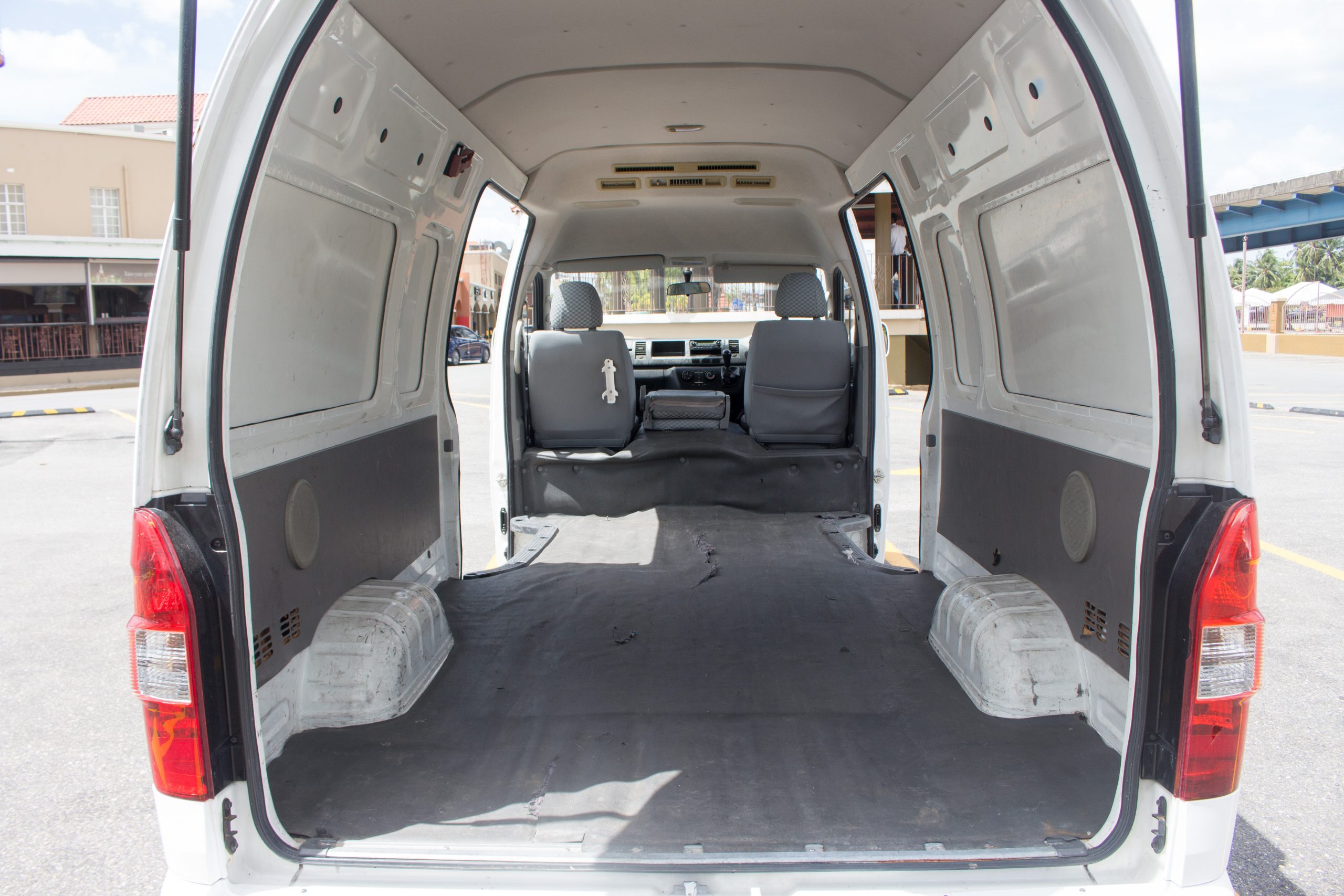TED 2020 White Jinbei Panel van