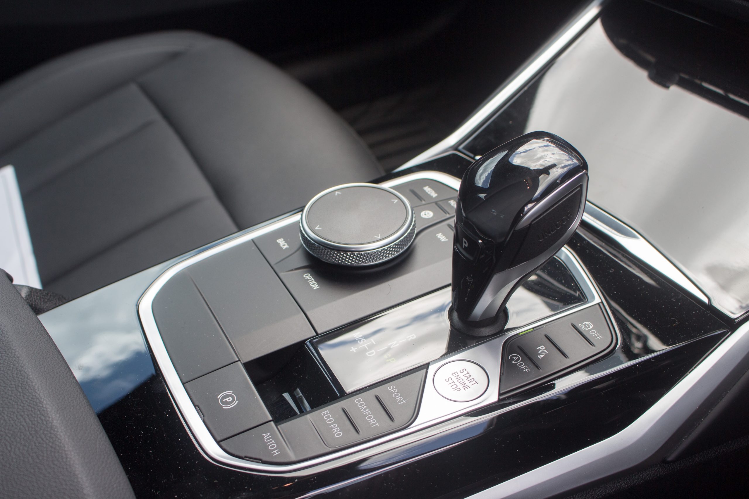 PEA 2020 White BMW 320i