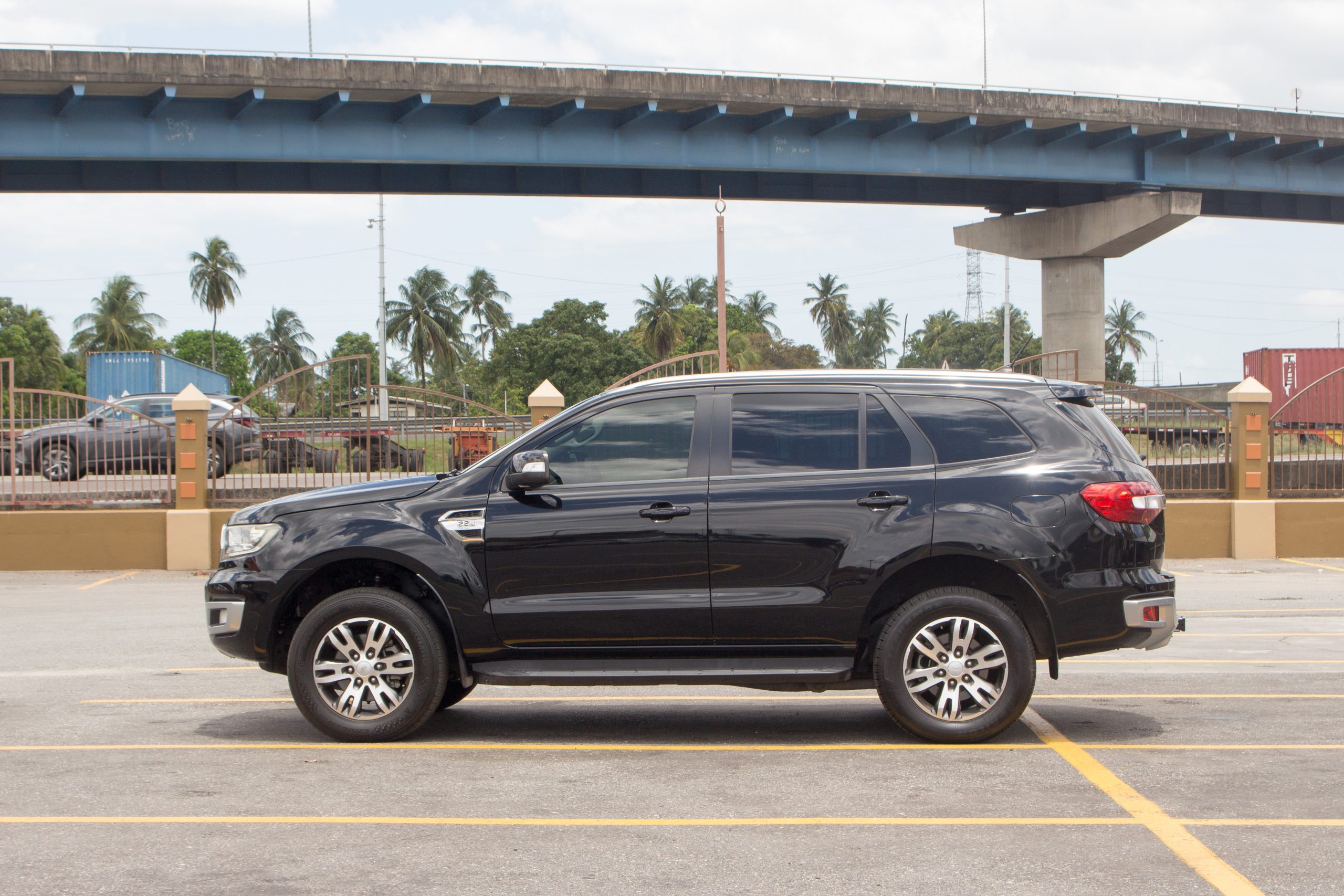 PEC 2019 Black Ford Everest