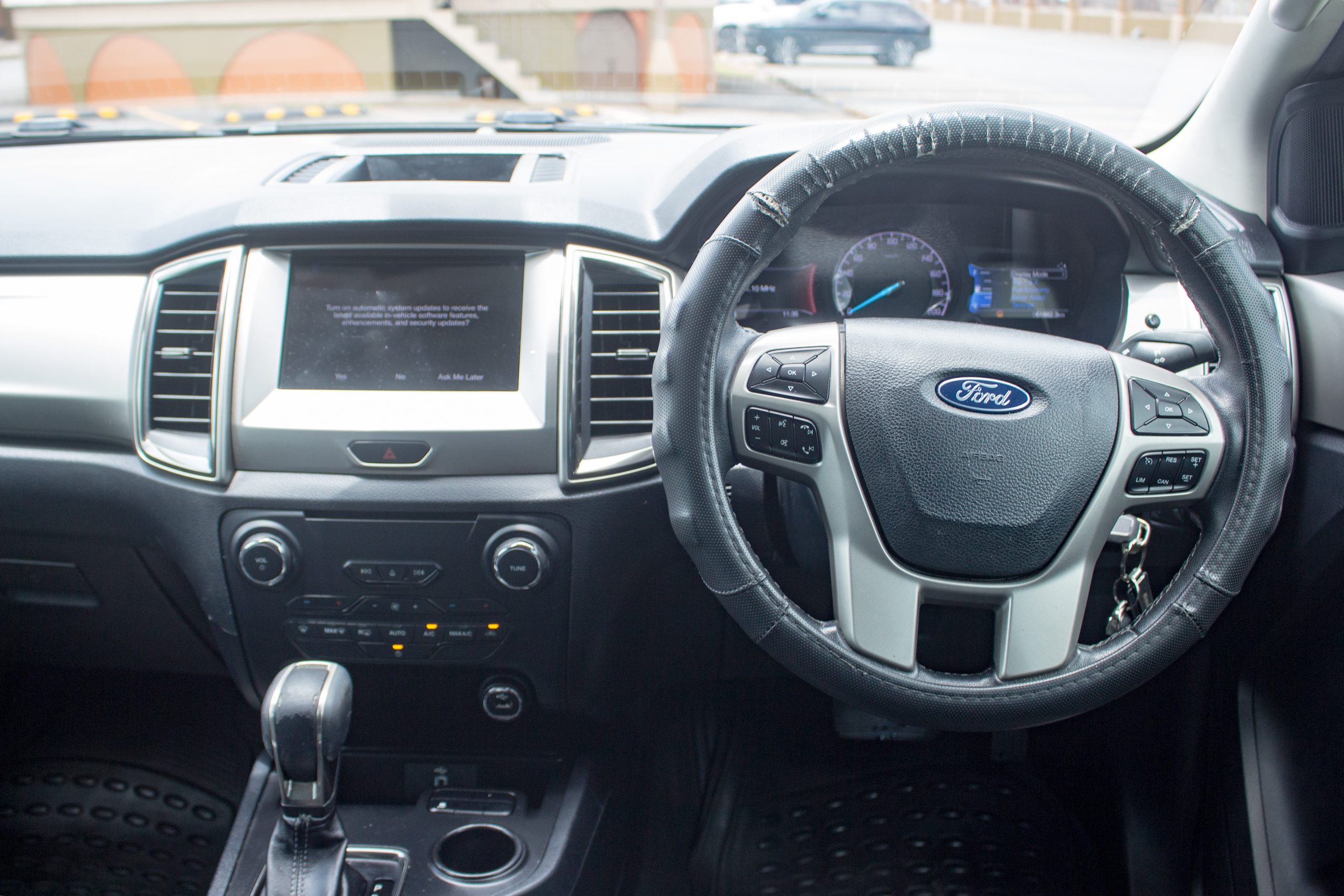 PEC 2019 Black Ford Everest