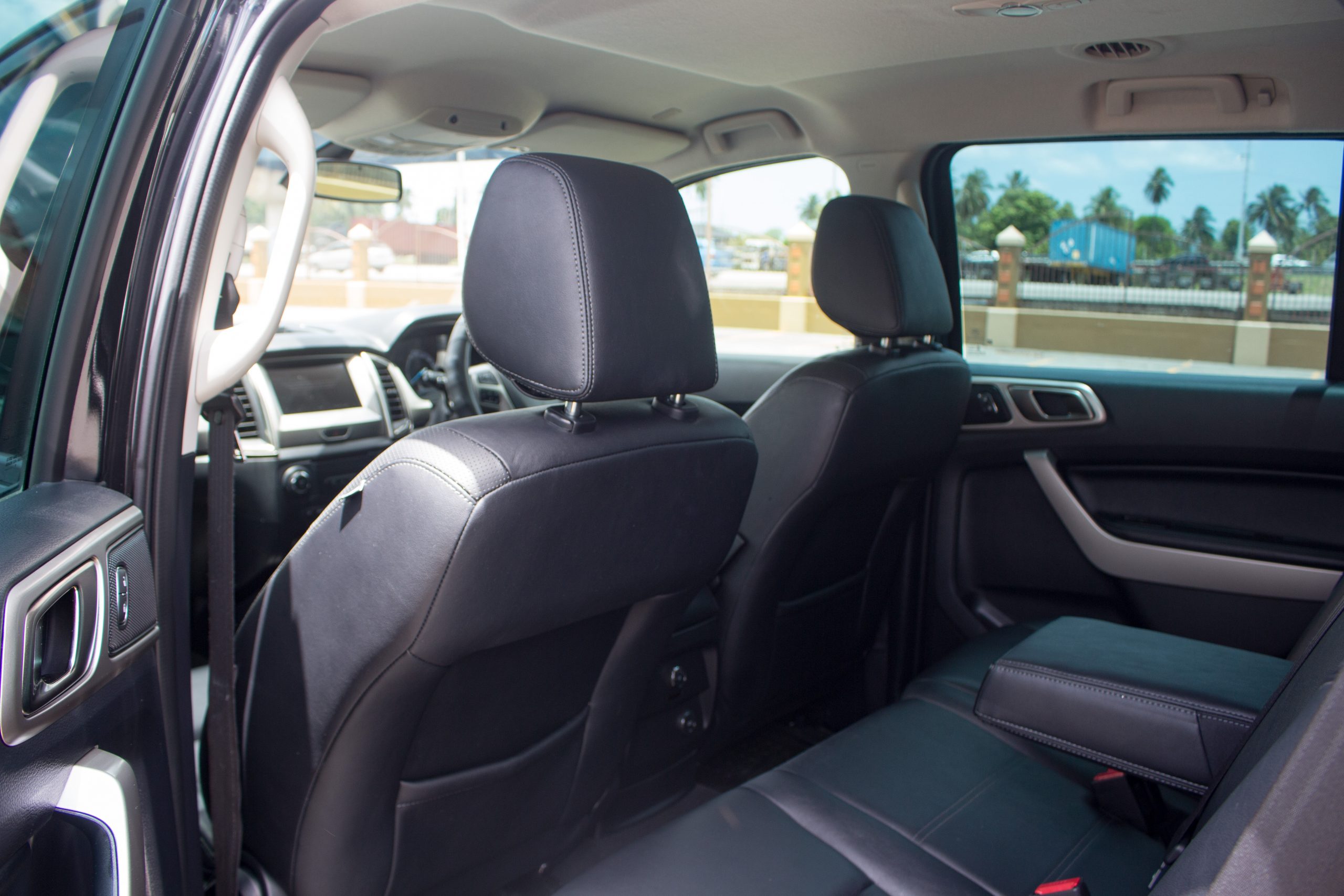 PEC 2019 Black Ford Everest
