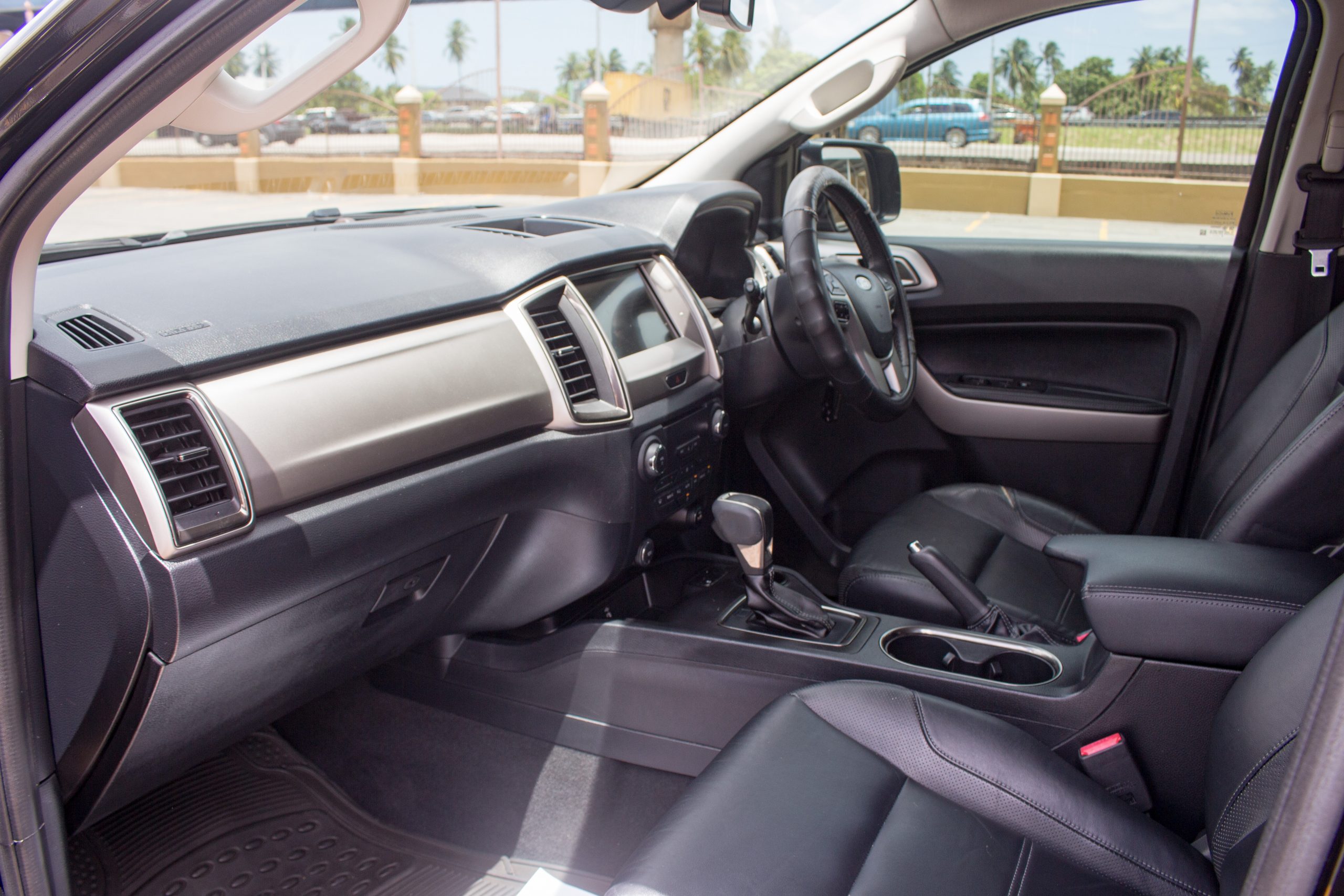 PEC 2019 Black Ford Everest