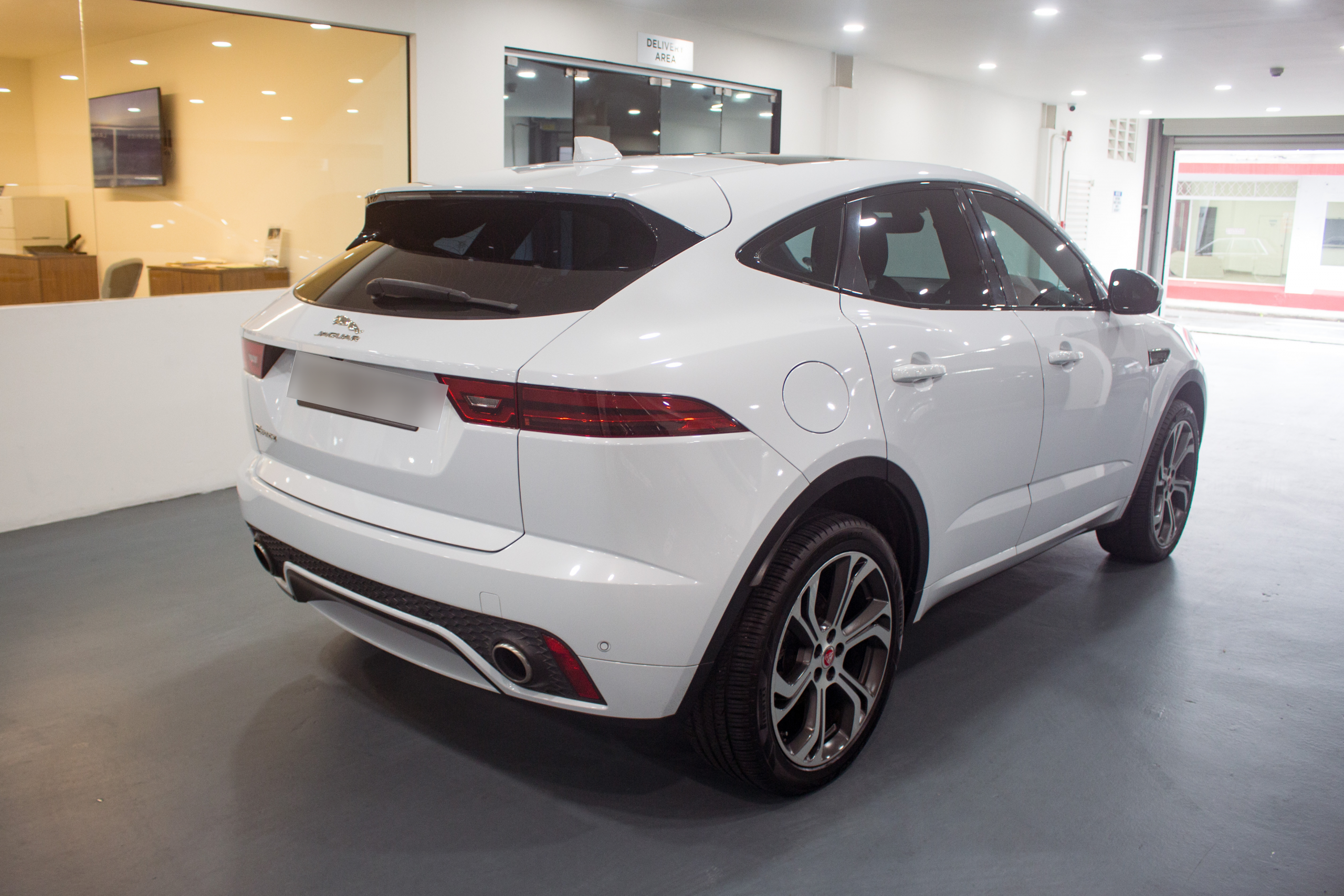 PDU 2018 White Jaguar E Pace