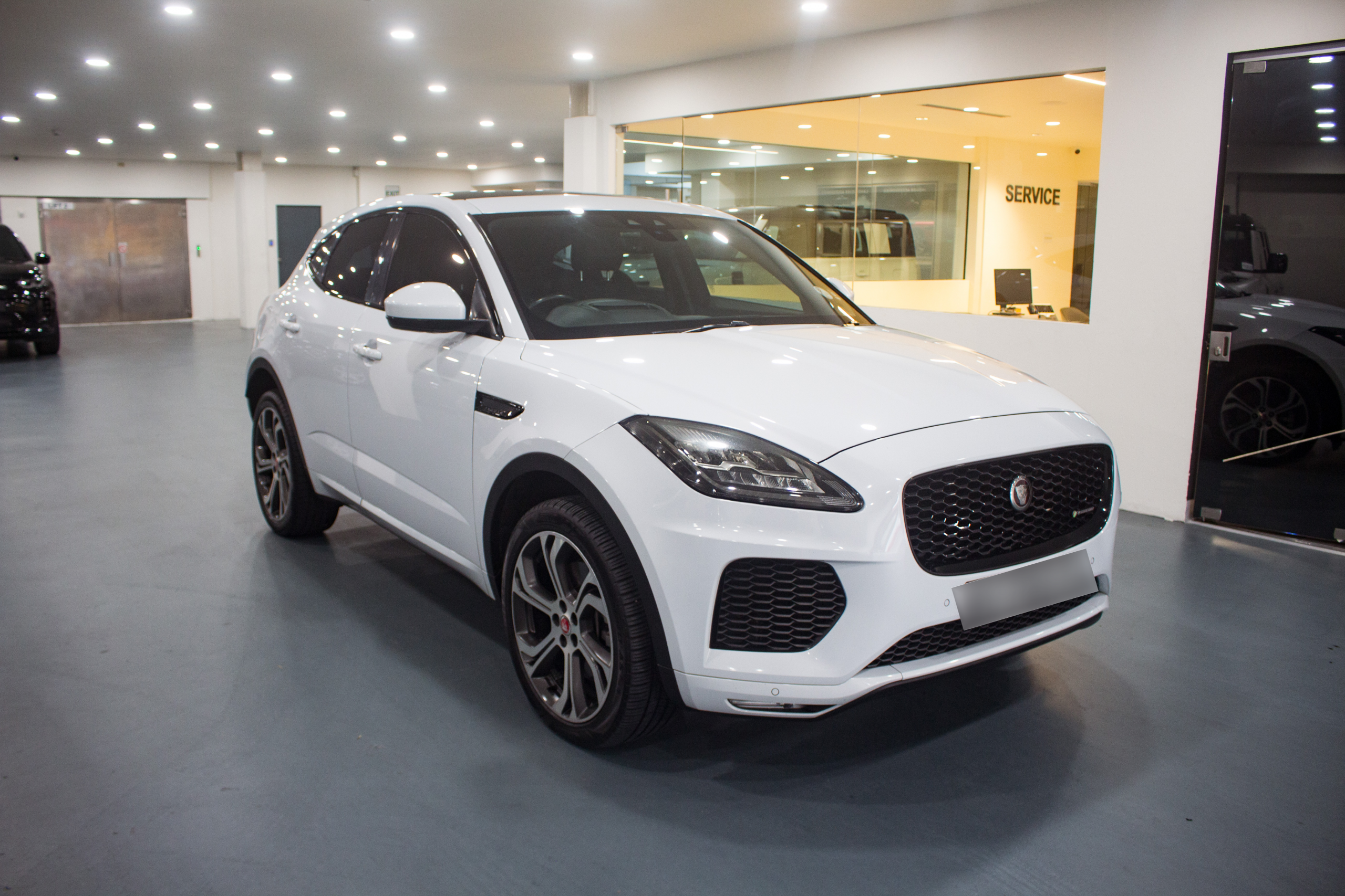 PDU 2018 White Jaguar E Pace