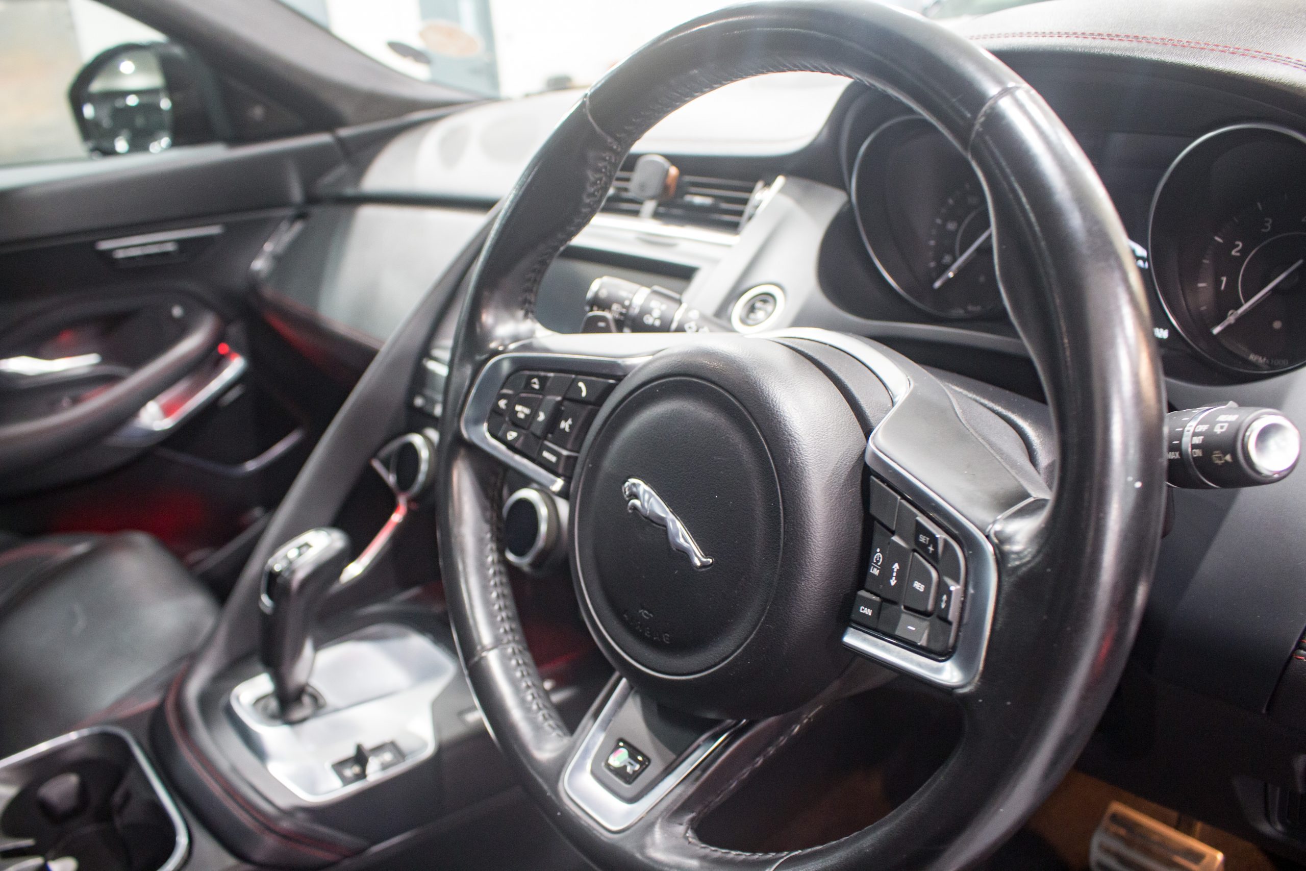 PDU 2018 White Jaguar E Pace