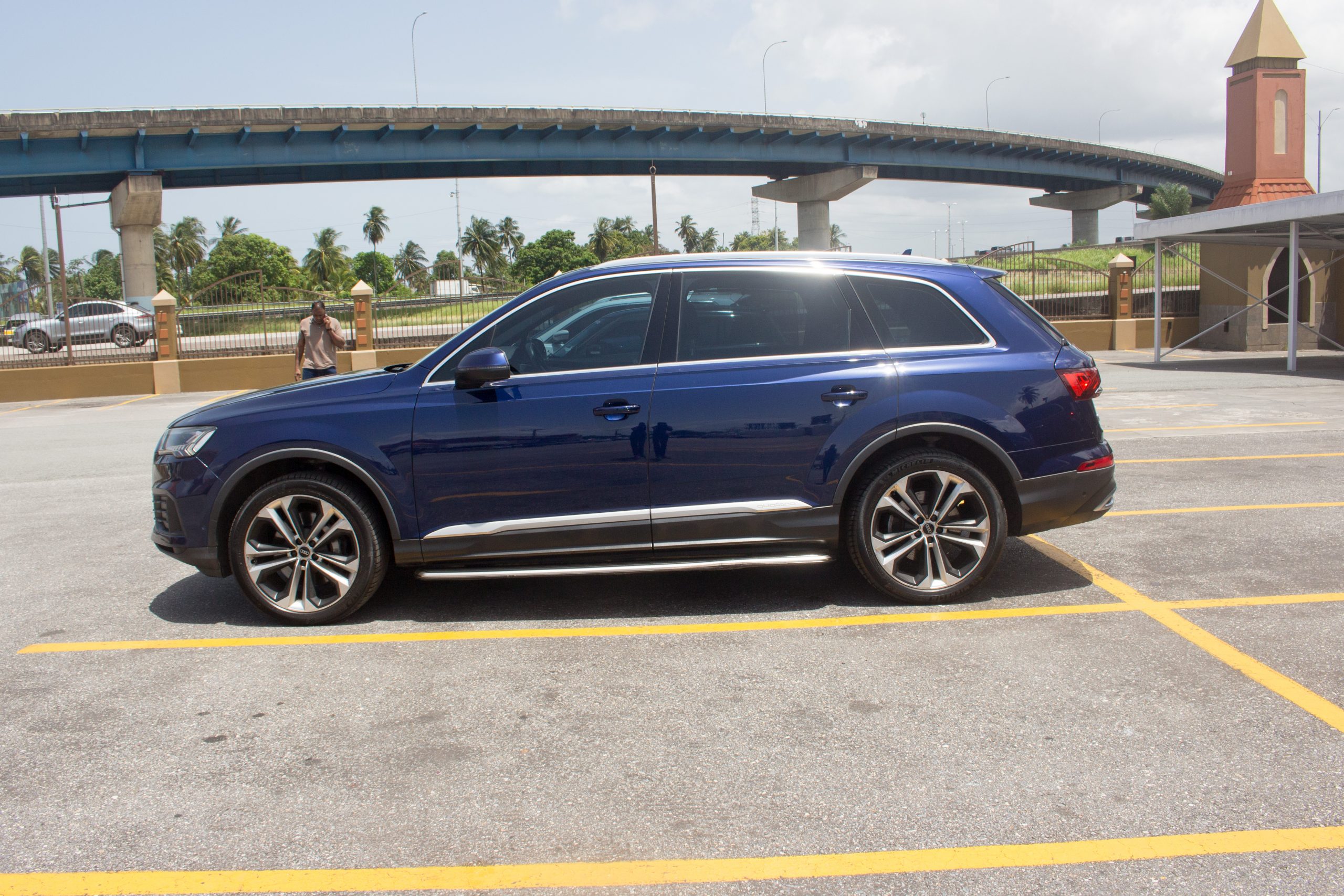 PEA 2020 Blue Audi Q7
