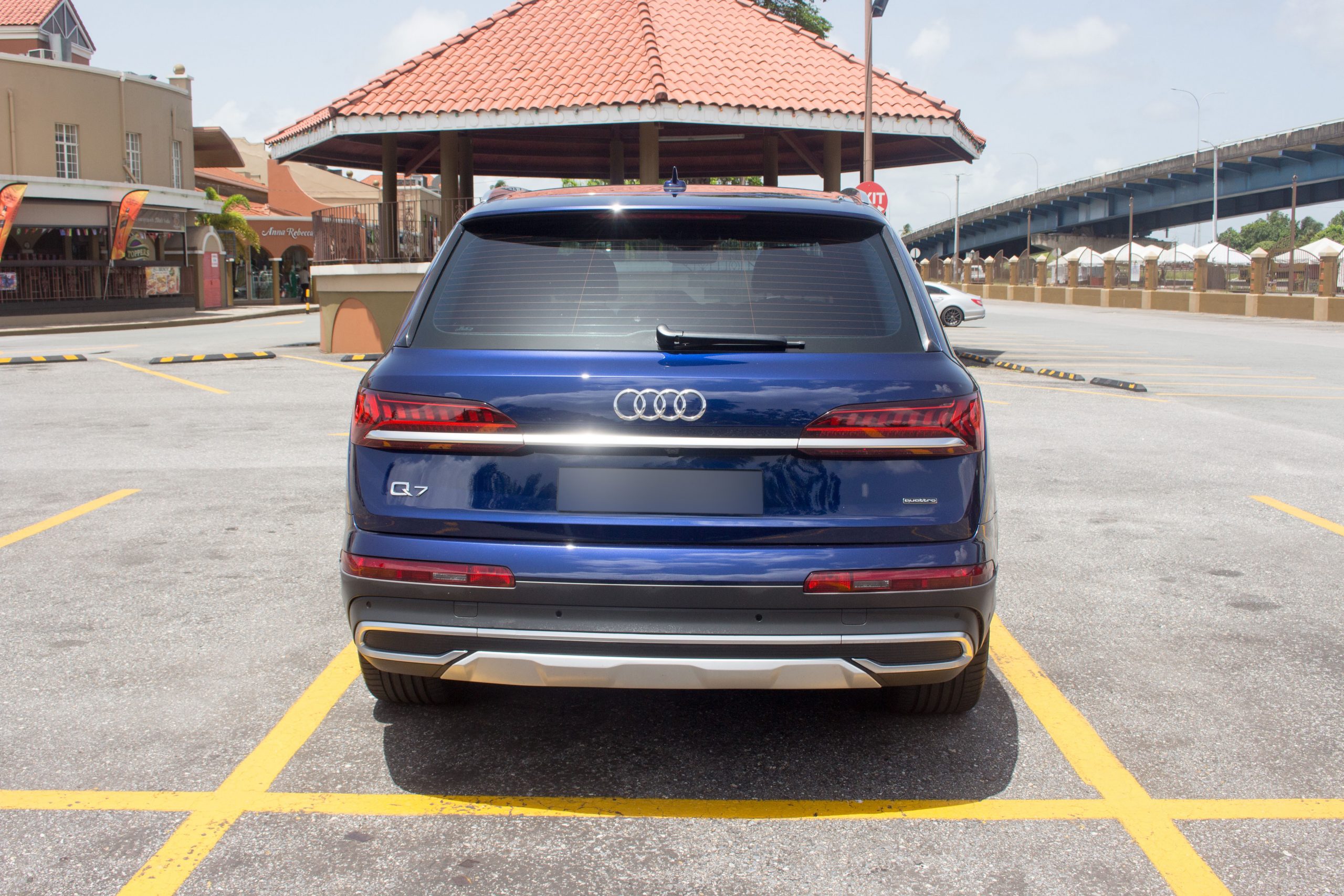 PEA 2020 Blue Audi Q7