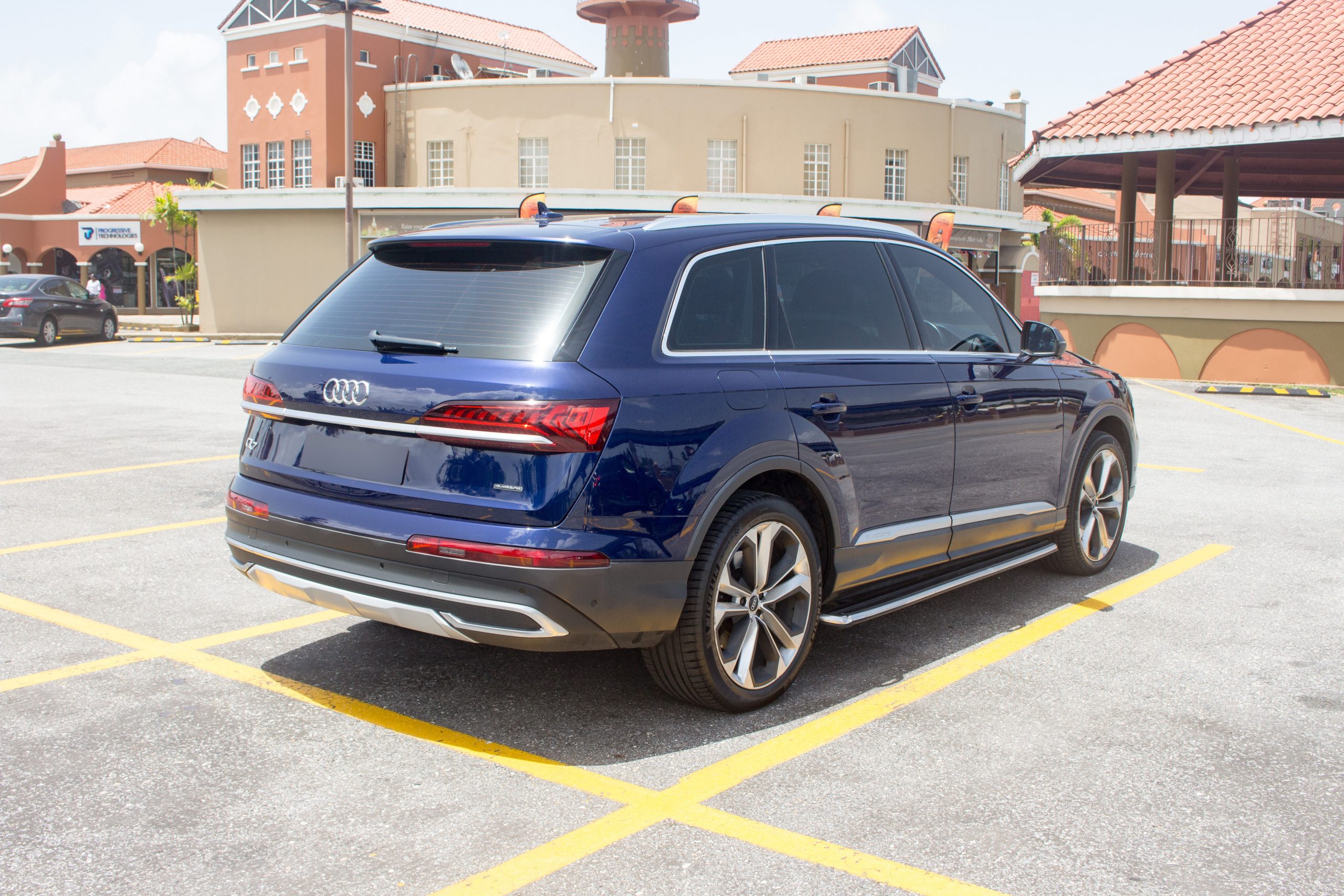 PEA 2020 Blue Audi Q7