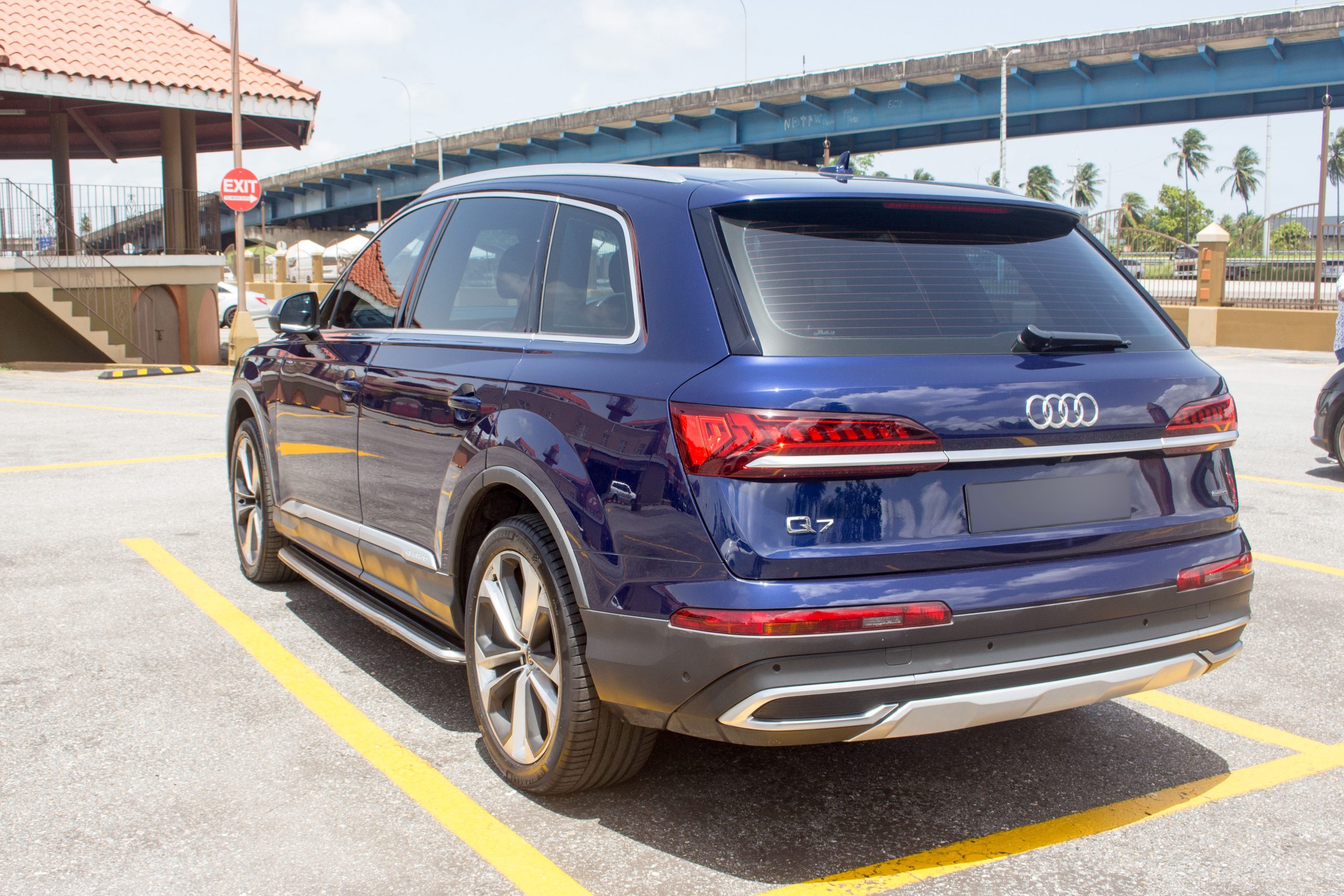 PEA 2020 Blue Audi Q7