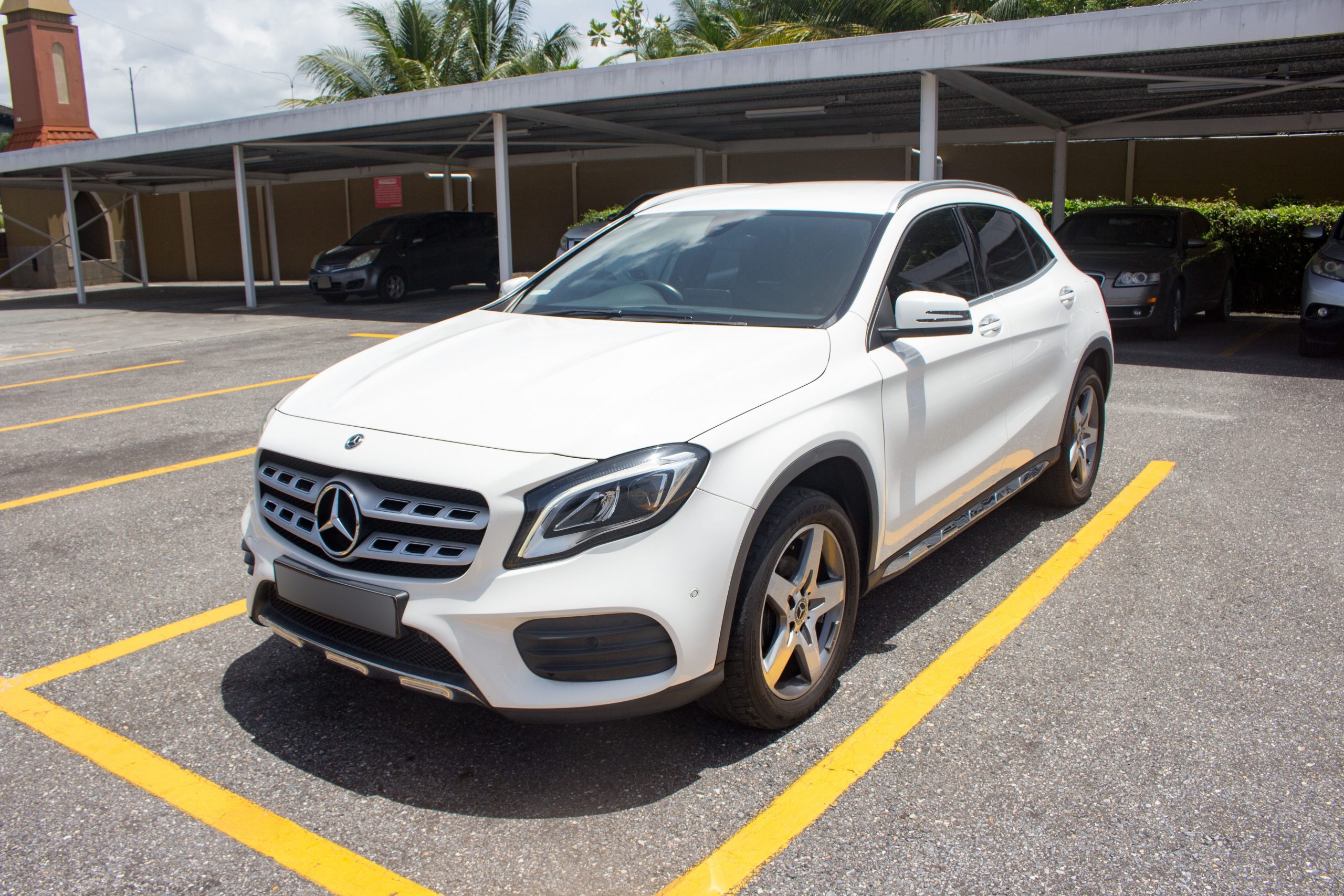 PDZ 2019 White Mercedez Benz GLA200