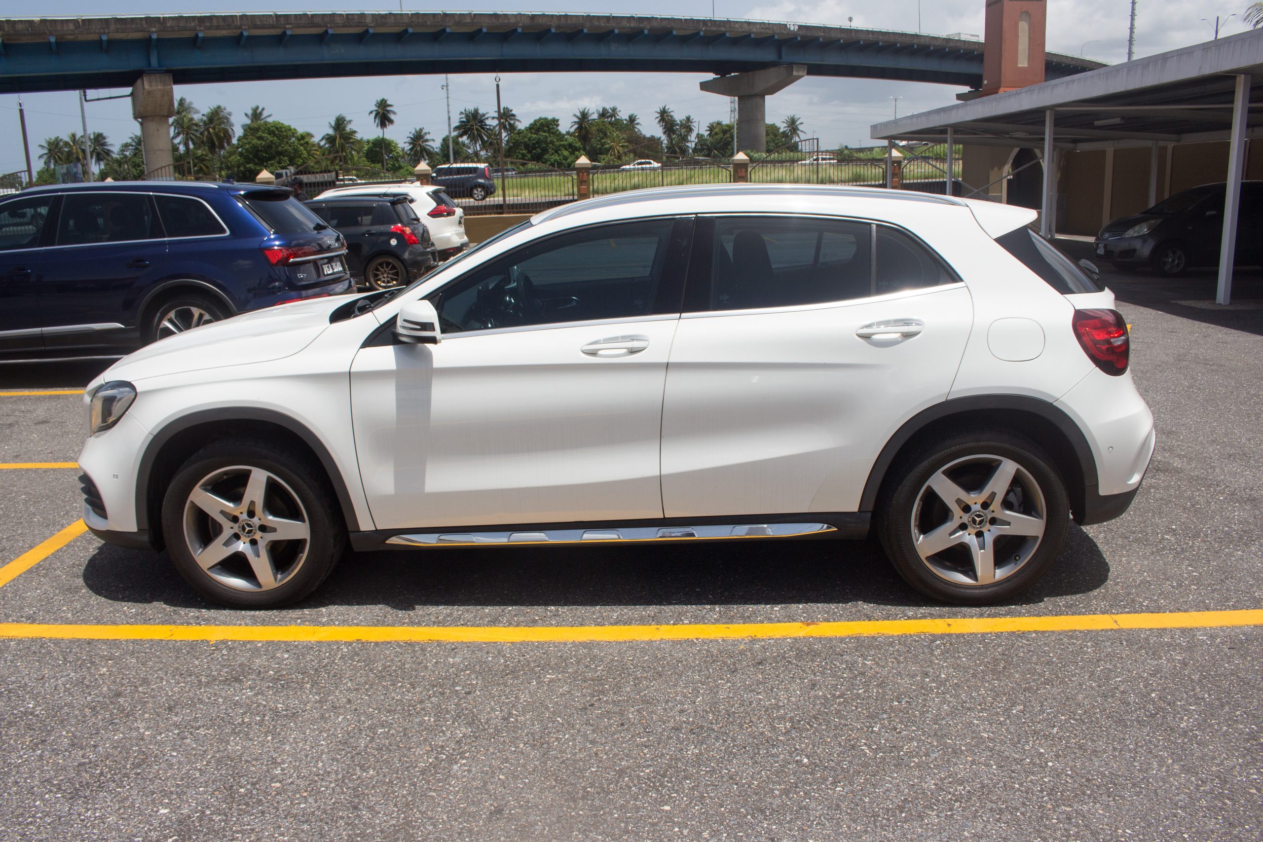 PDZ 2019 White Mercedez Benz GLA200