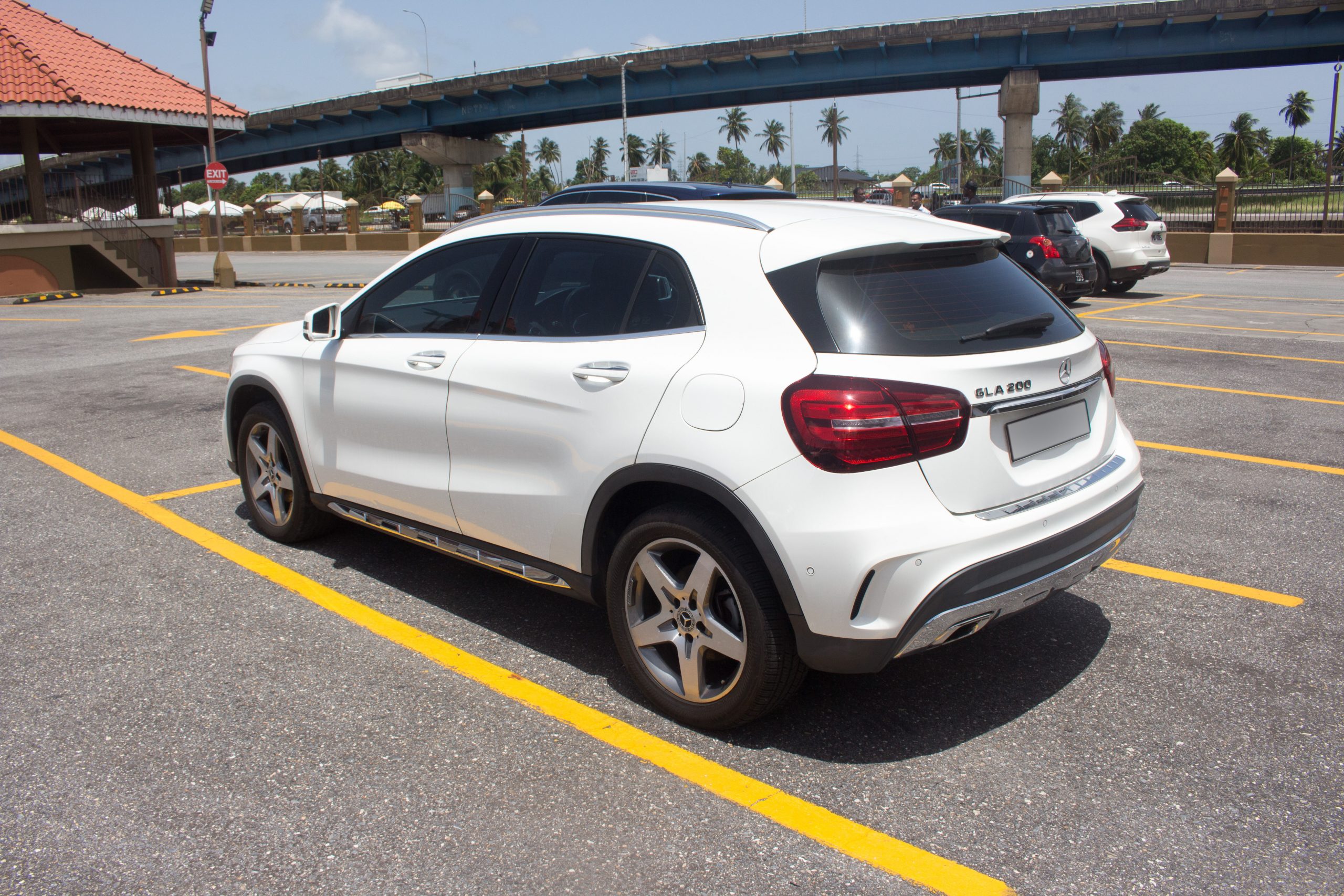 PDZ 2019 White Mercedez Benz GLA200