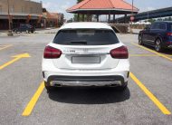 PDZ 2019 White Mercedez Benz GLA200