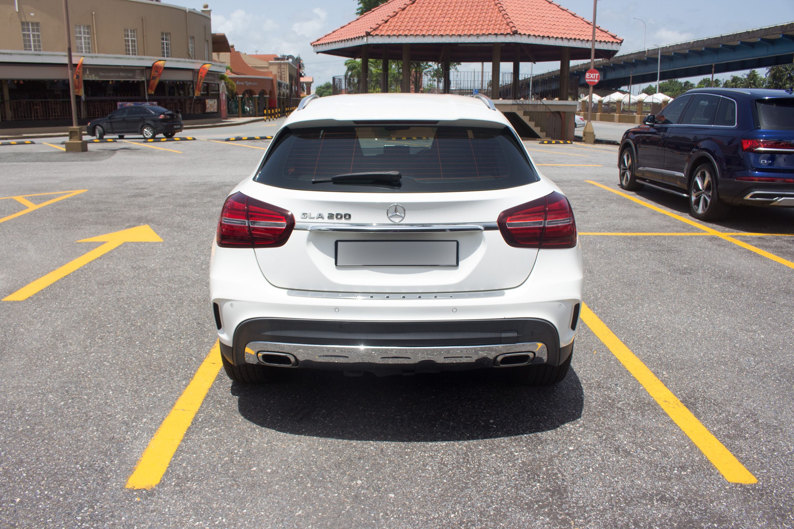 PDZ 2019 White Mercedez Benz GLA200