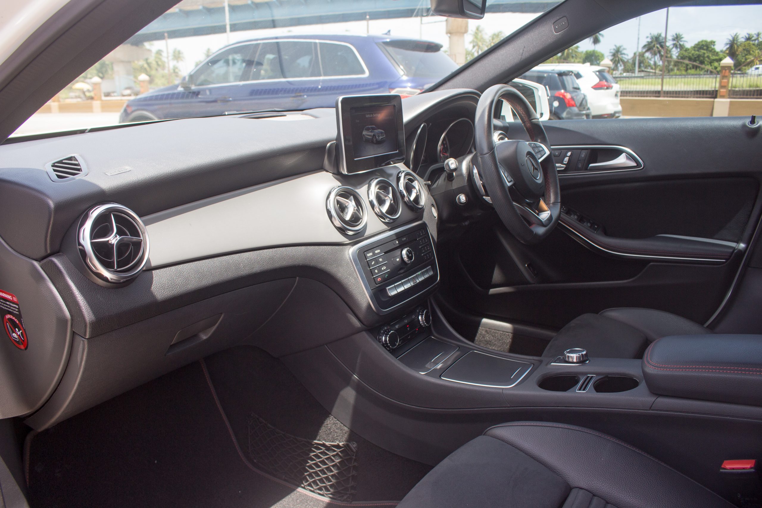 PDZ 2019 White Mercedez Benz GLA200