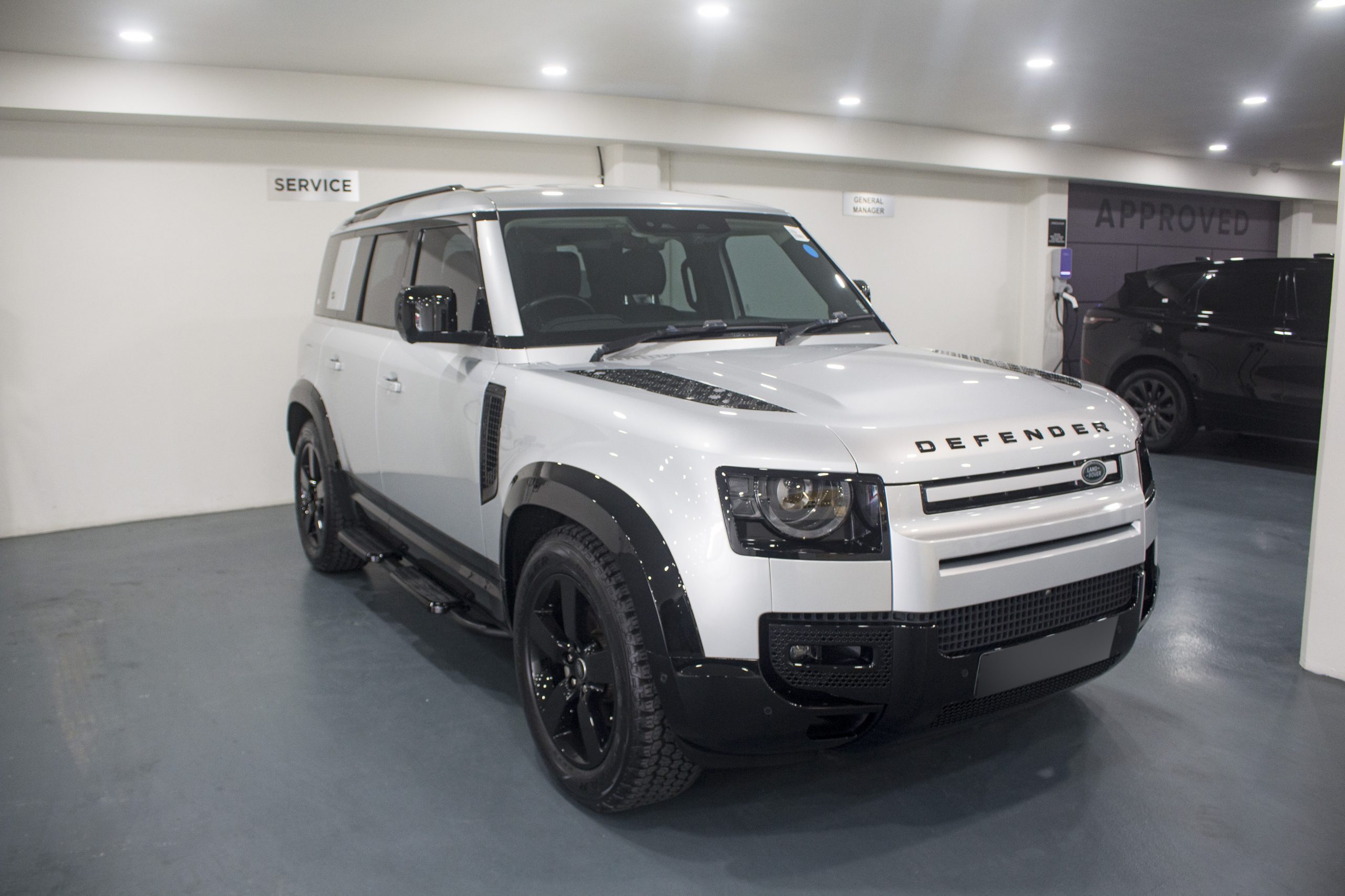 PDZ 2020 Indus Silver Land Rover Defender SE 110