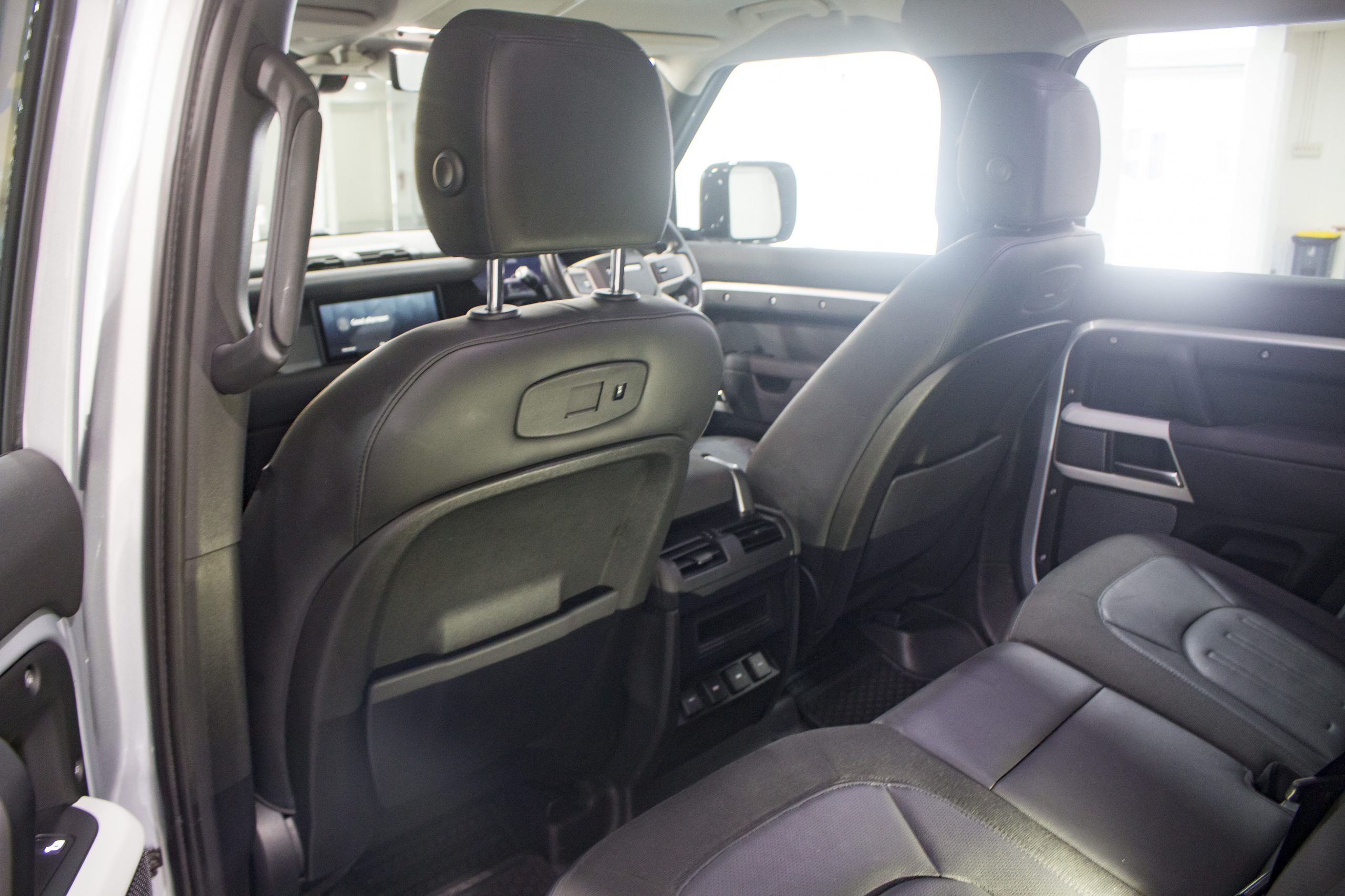 PDZ 2020 Indus Silver Land Rover Defender SE 110