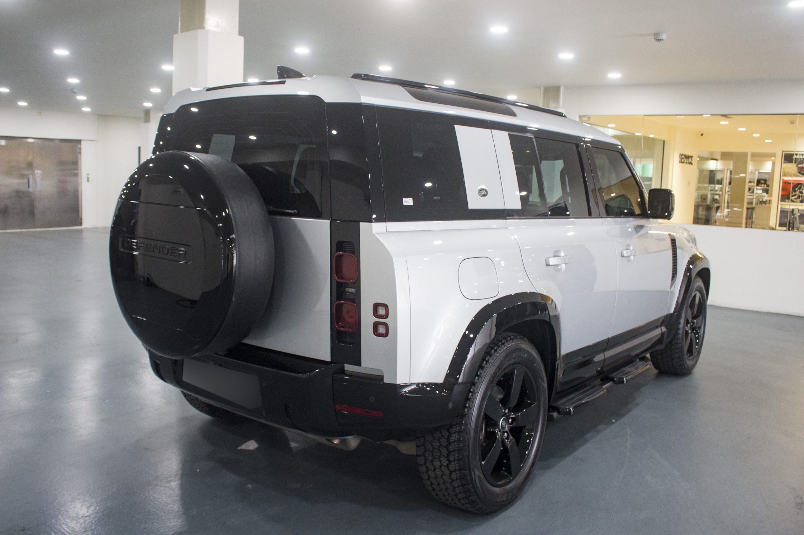 PDZ 2020 Indus Silver Land Rover Defender SE 110