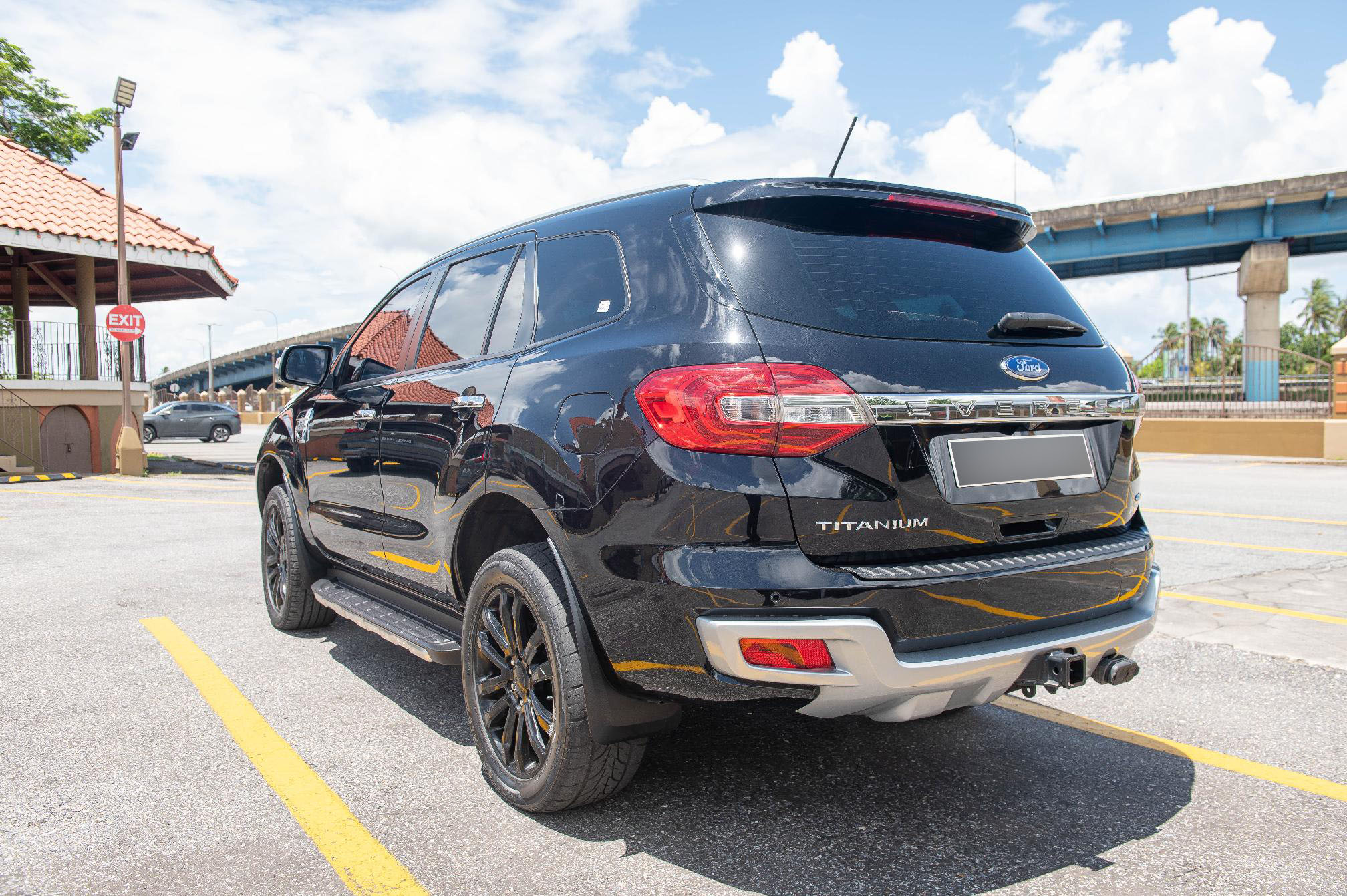 PDY 2019 Black Ford Everest