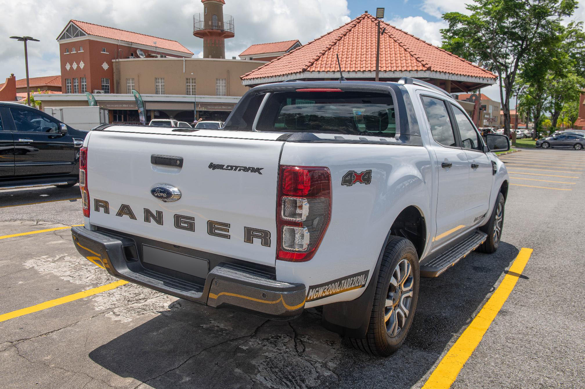 TDY 2020 White Ford Wildtrak